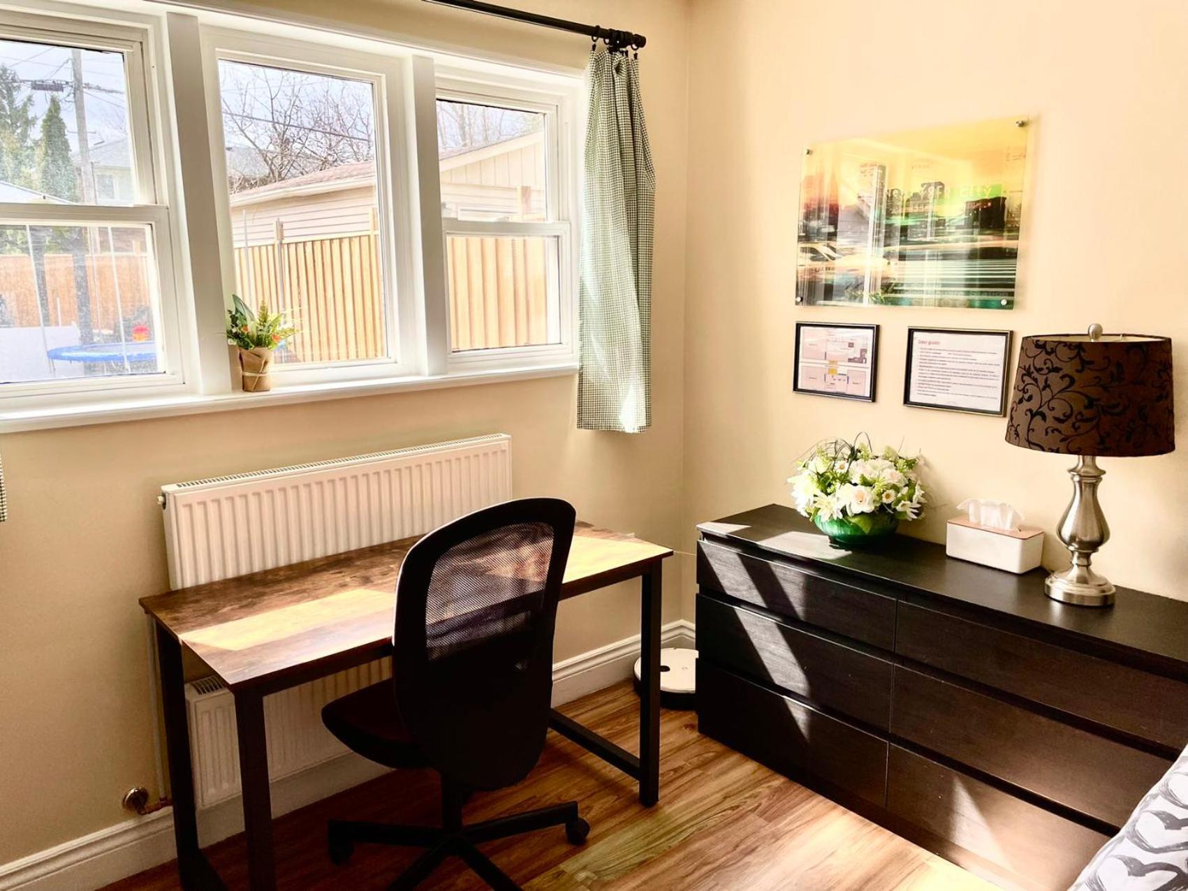Bright&Modern Space Perfect for couple and Family Step to public transit in Toronto