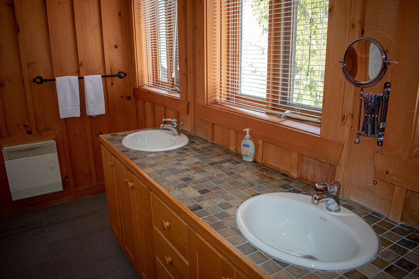 Cote Nord Tremblant Chalet Barrie