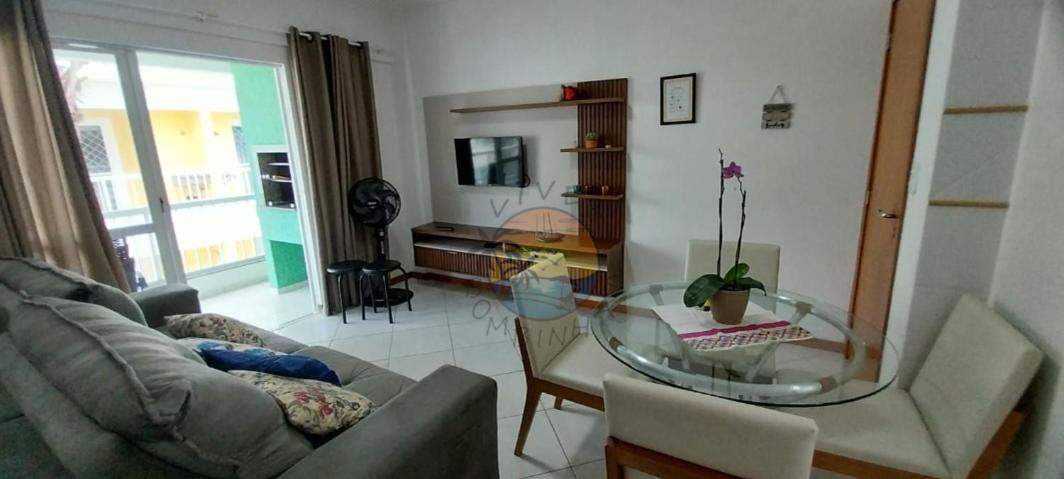 Apartamento no centro da praia com piscina - AP 80