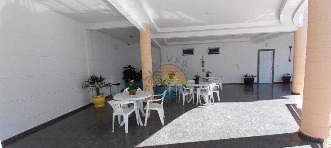 Apartamento no centro da praia com piscina - AP 80