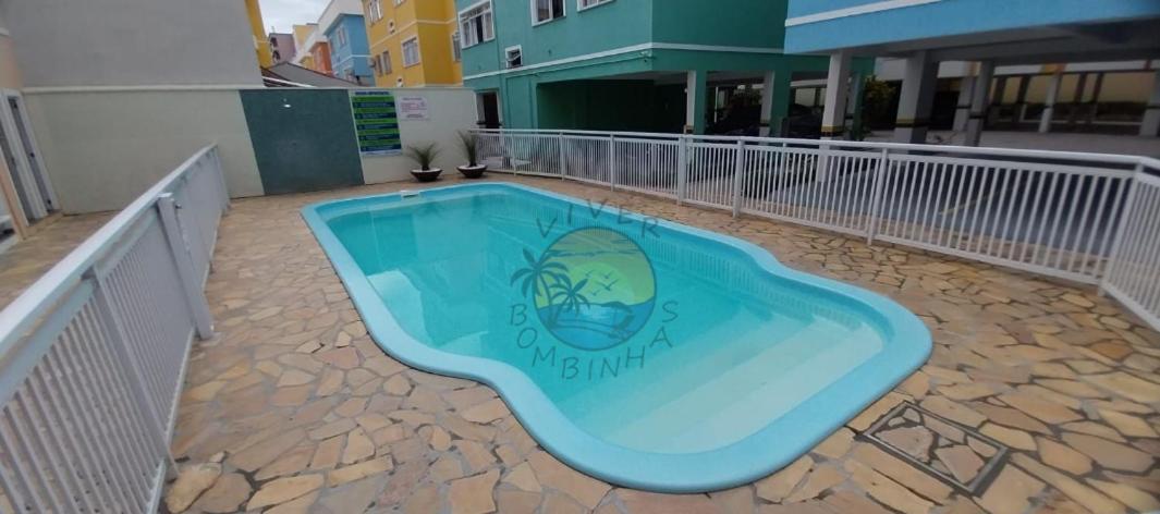 Apartamento no centro da praia com piscina - AP 80