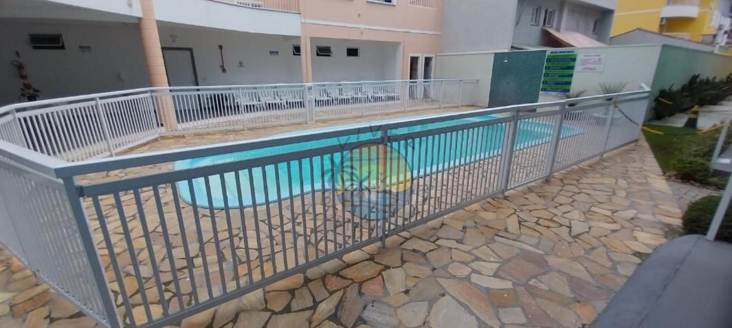 Apartamento no centro da praia com piscina - AP 80