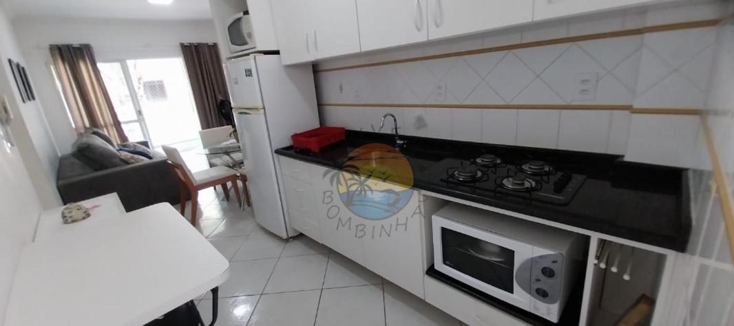Apartamento no centro da praia com piscina - AP 80