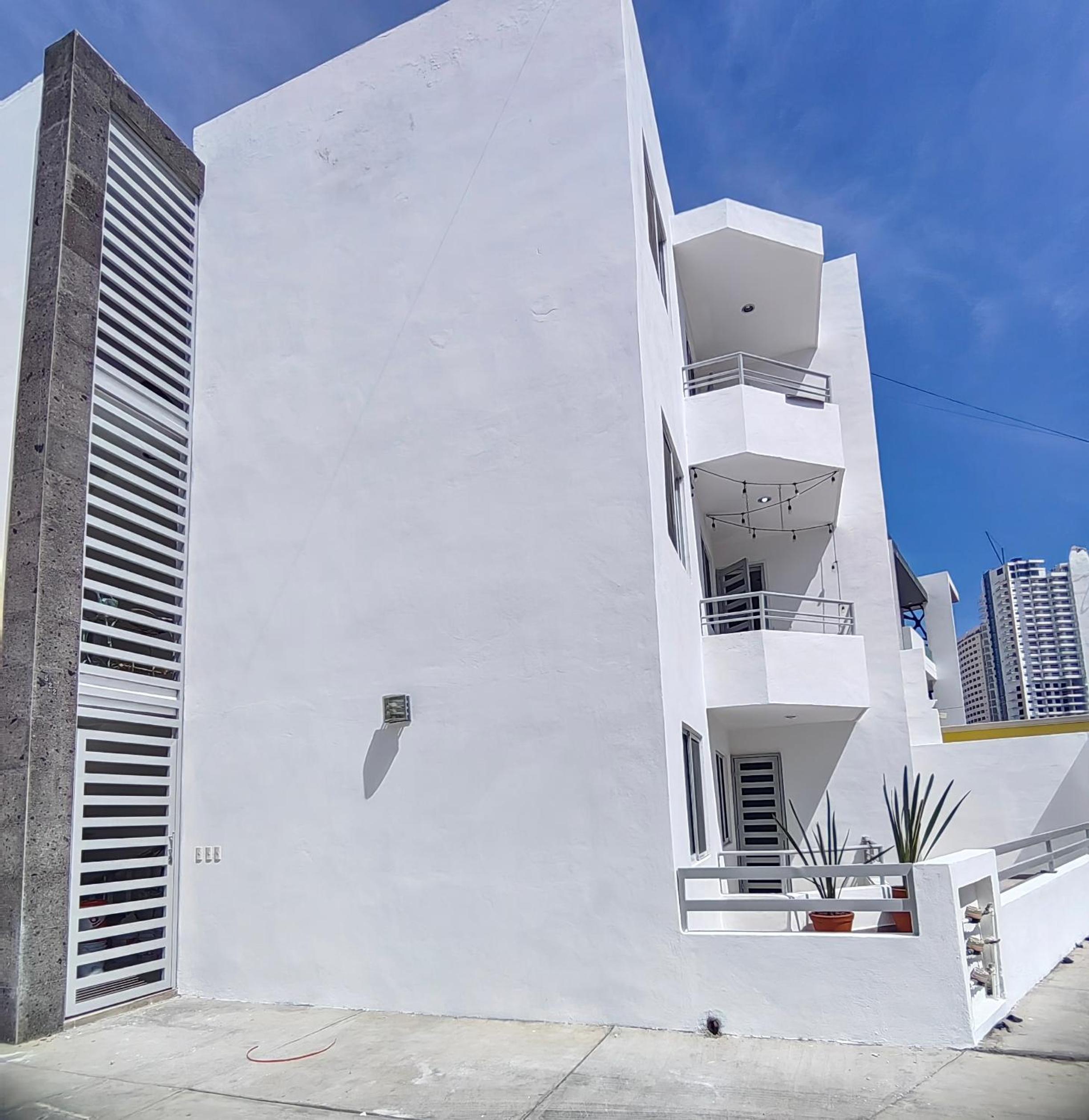 Departamento Zona Dorada 100 mts de Playa view 2