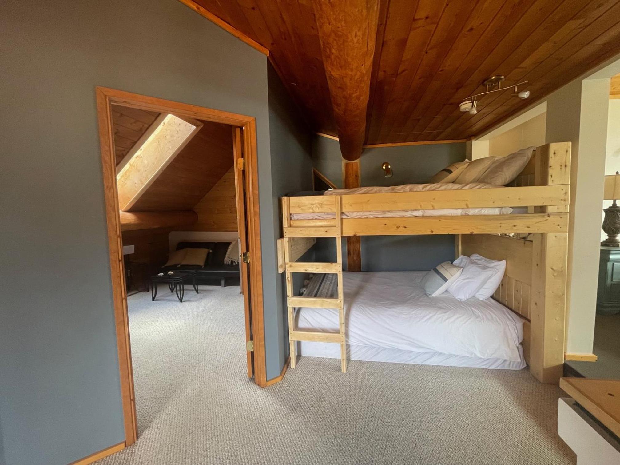 Mount Logan EcoLodge & Retreat Center