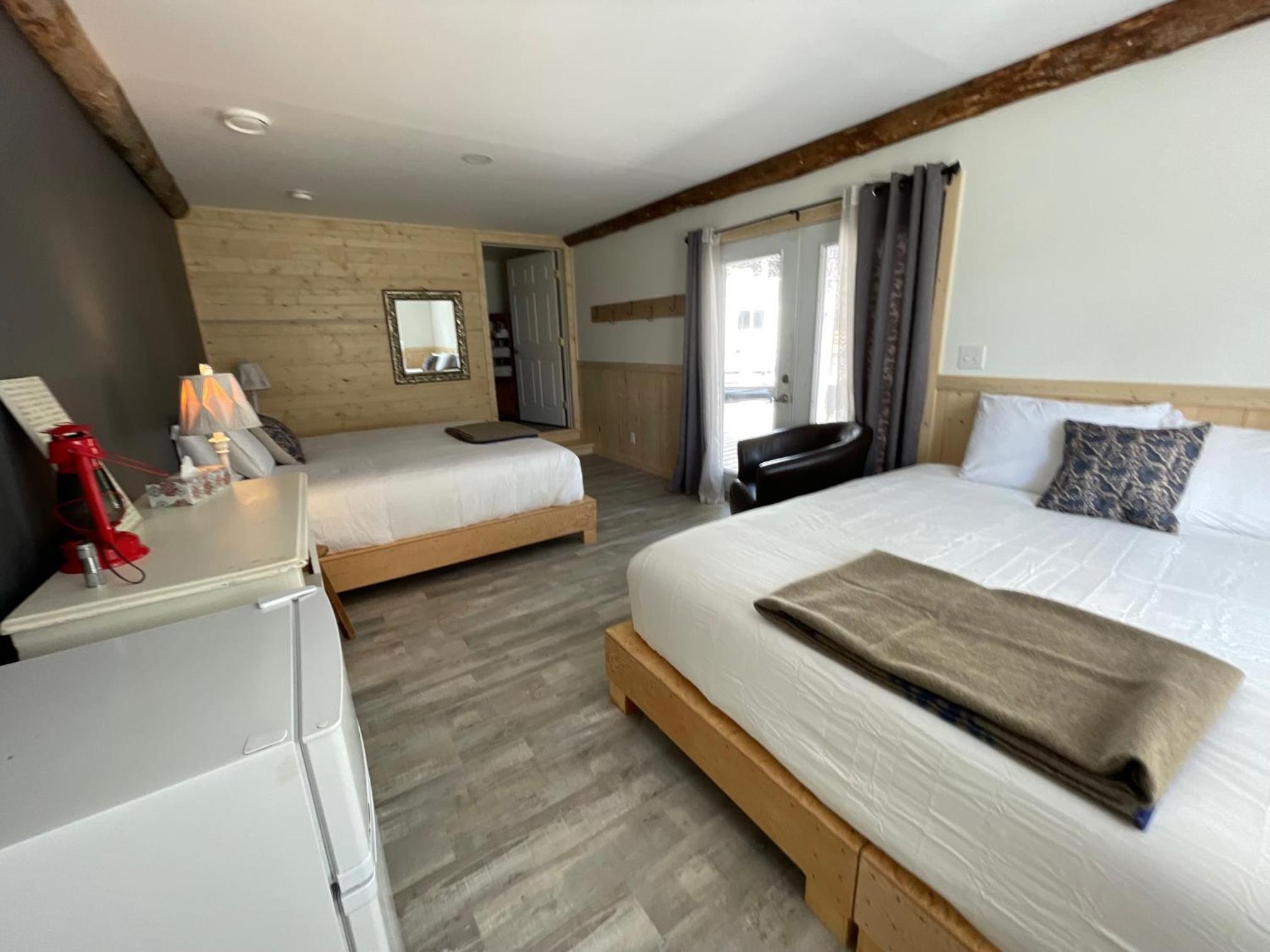 Mount Logan EcoLodge & Retreat Center