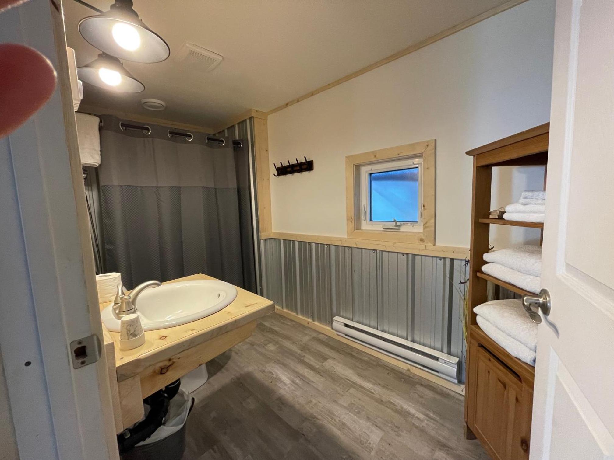 Mount Logan EcoLodge & Retreat Center