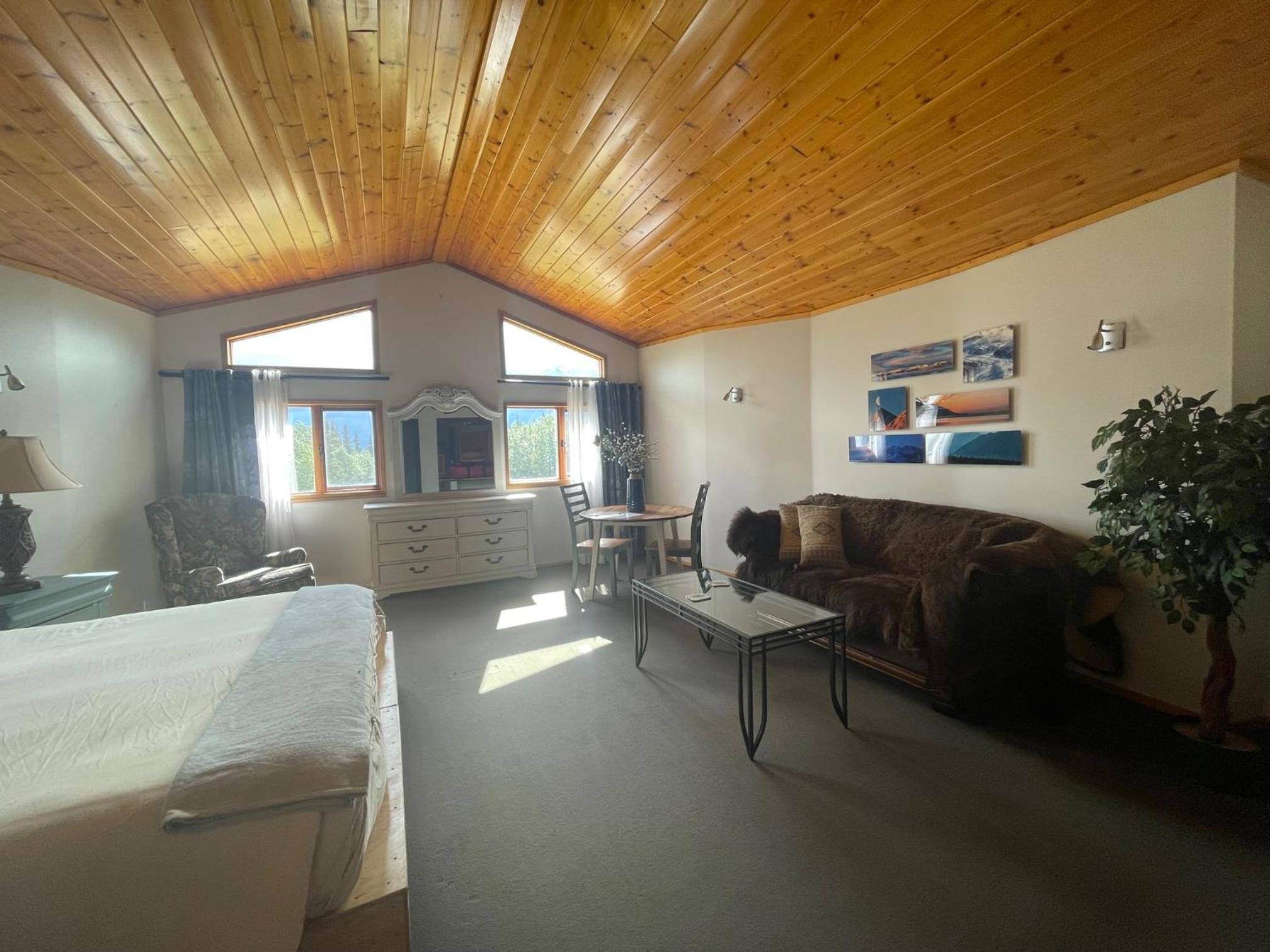 Mount Logan EcoLodge & Retreat Center