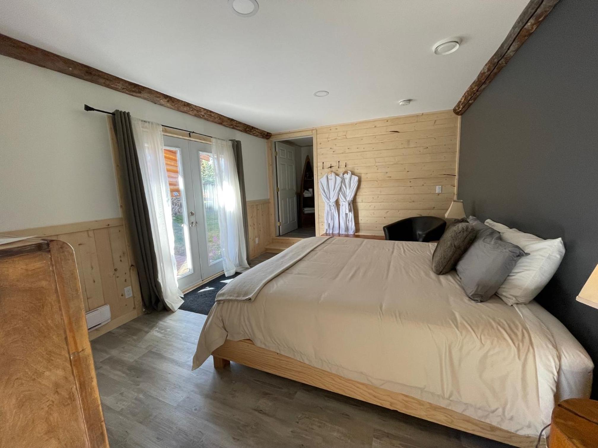 Mount Logan EcoLodge & Retreat Center