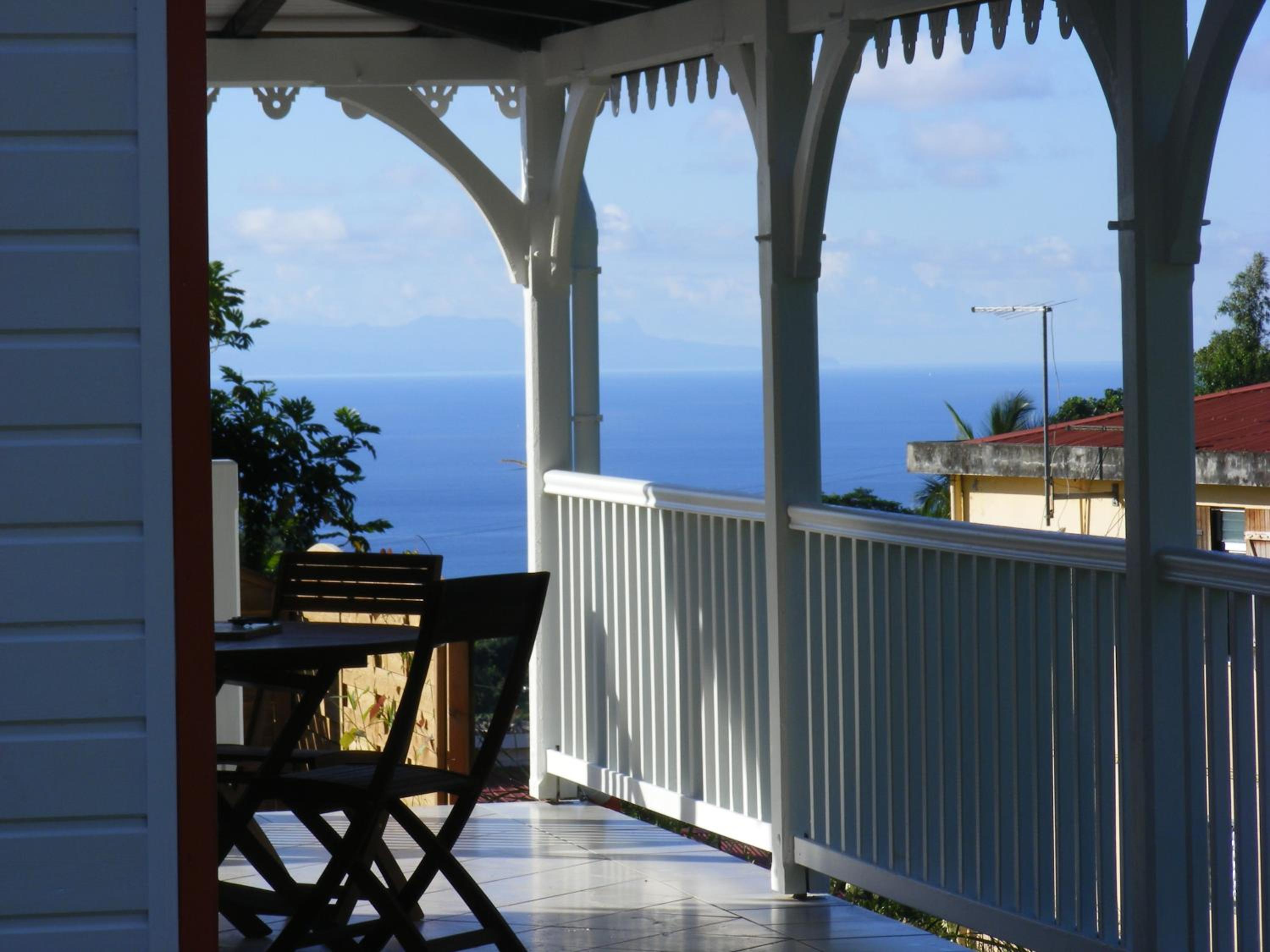 Bungalow Corail, F3 avec piscine à Sainte Luce view 2