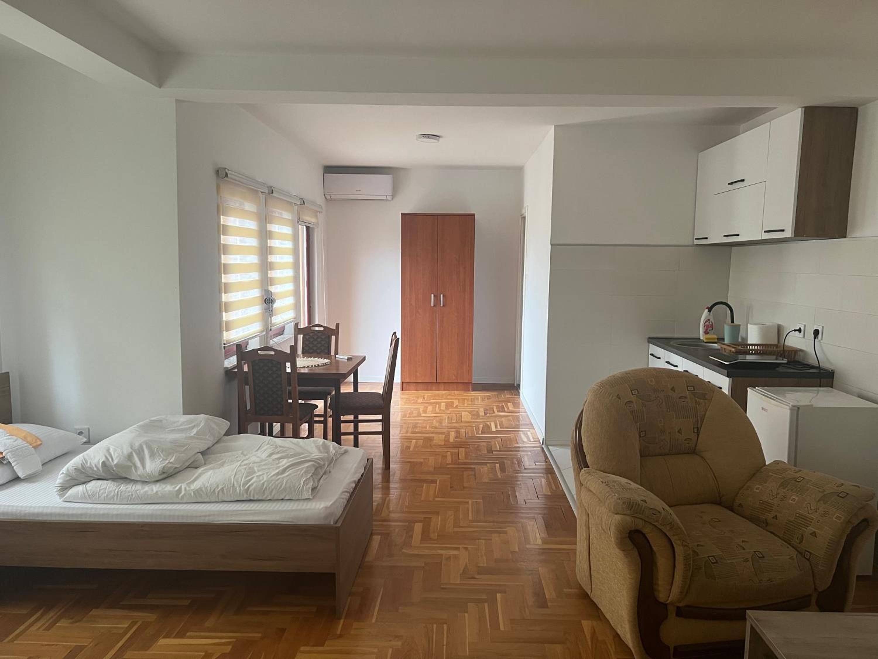 SARAH APARTMENTS