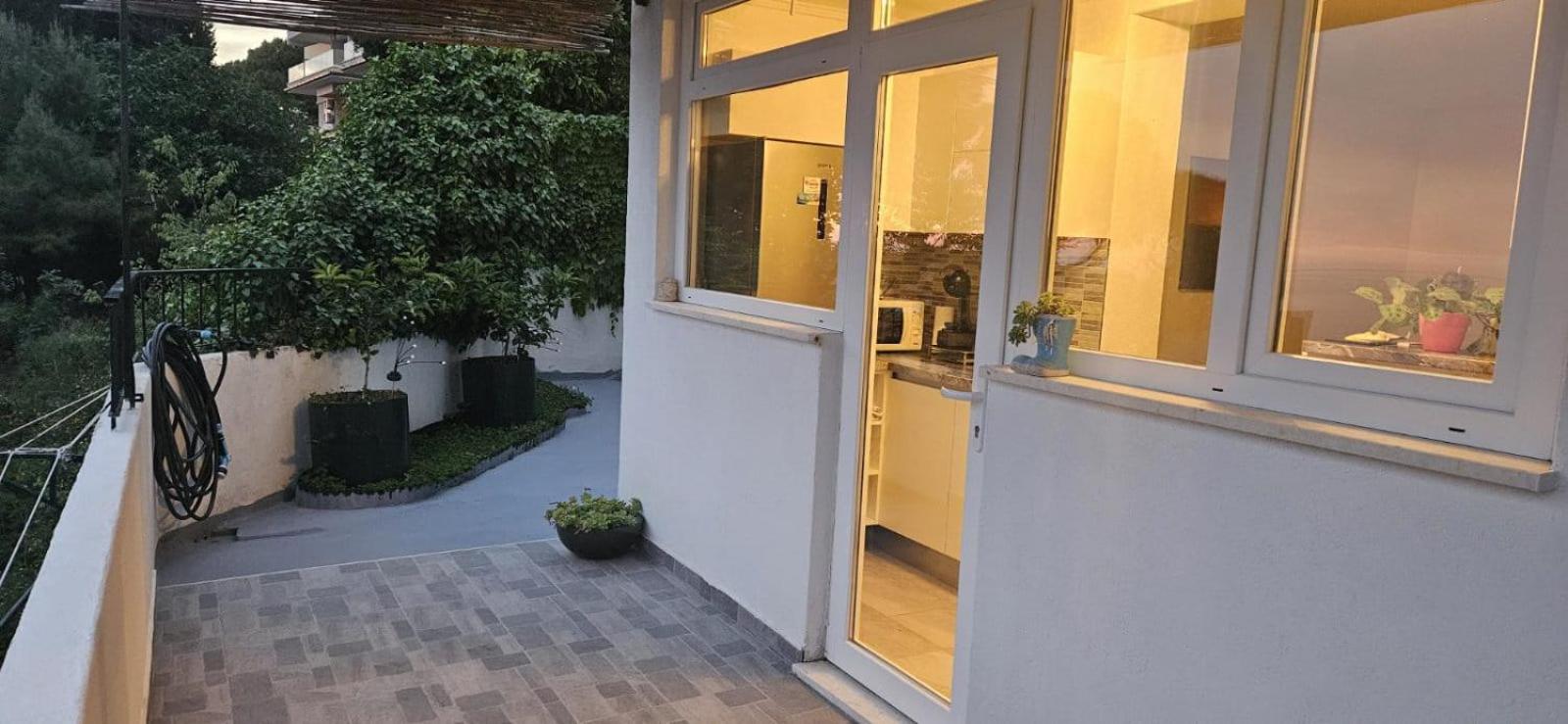 Tole Apartment