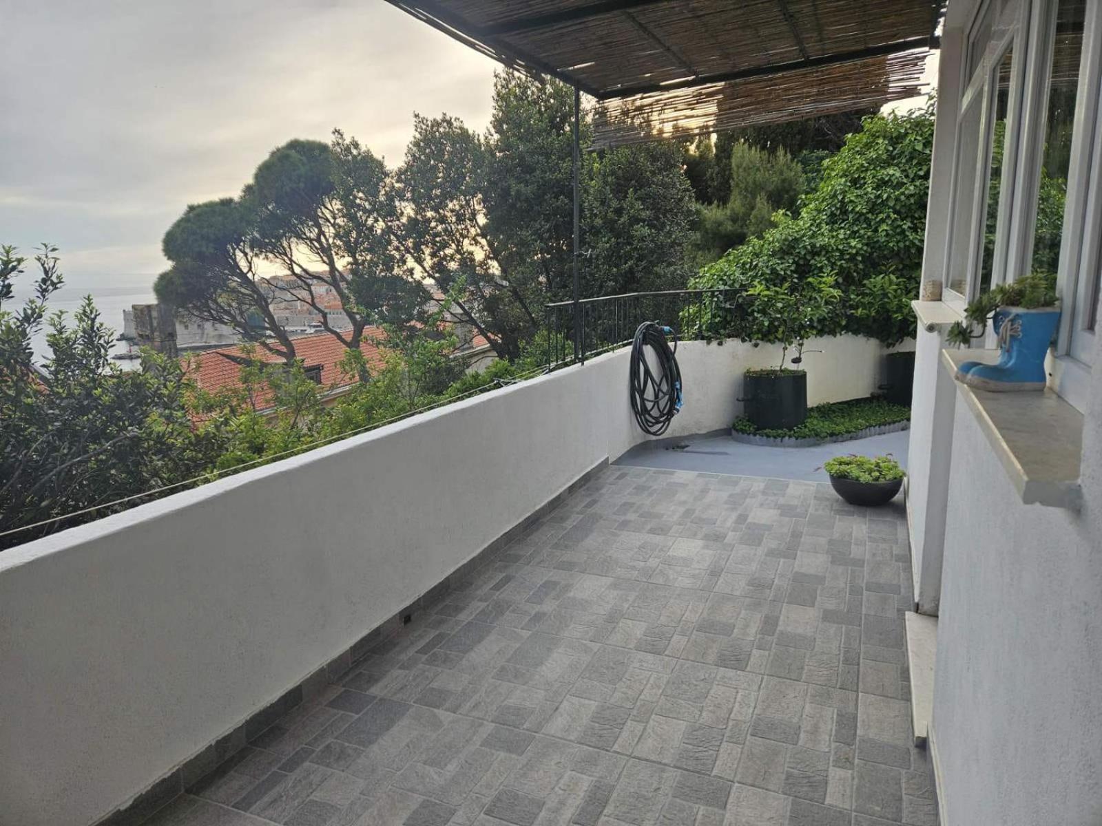 Tole Apartment