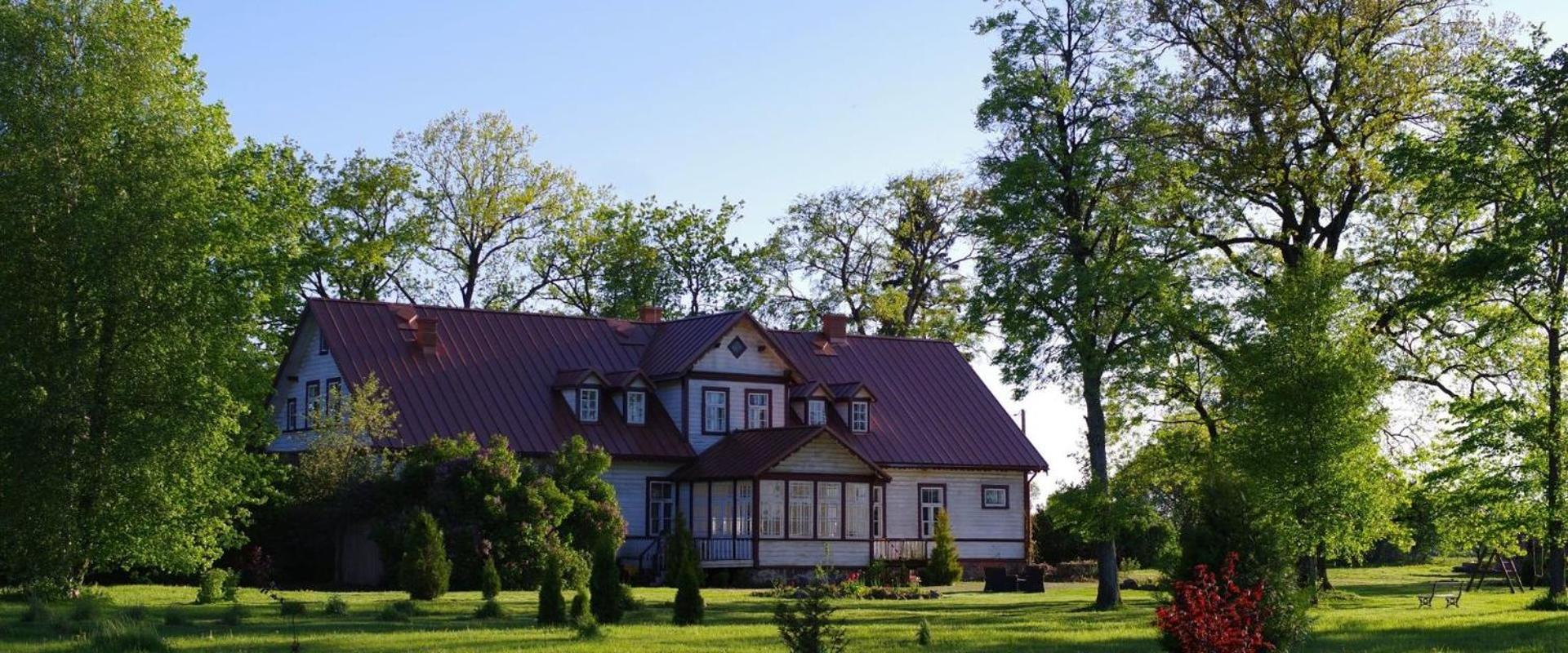 Kursi Summer Manor