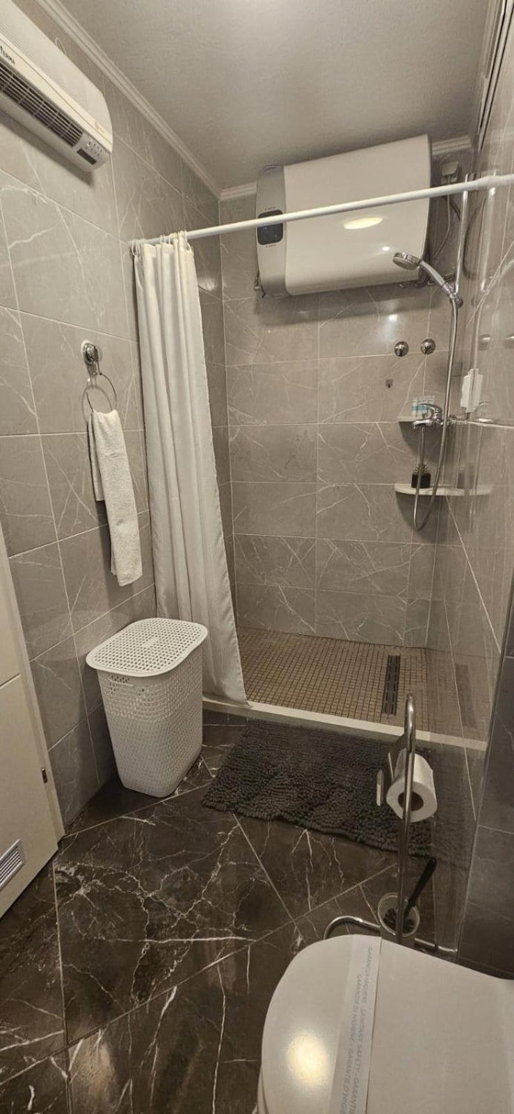 Tole Apartment