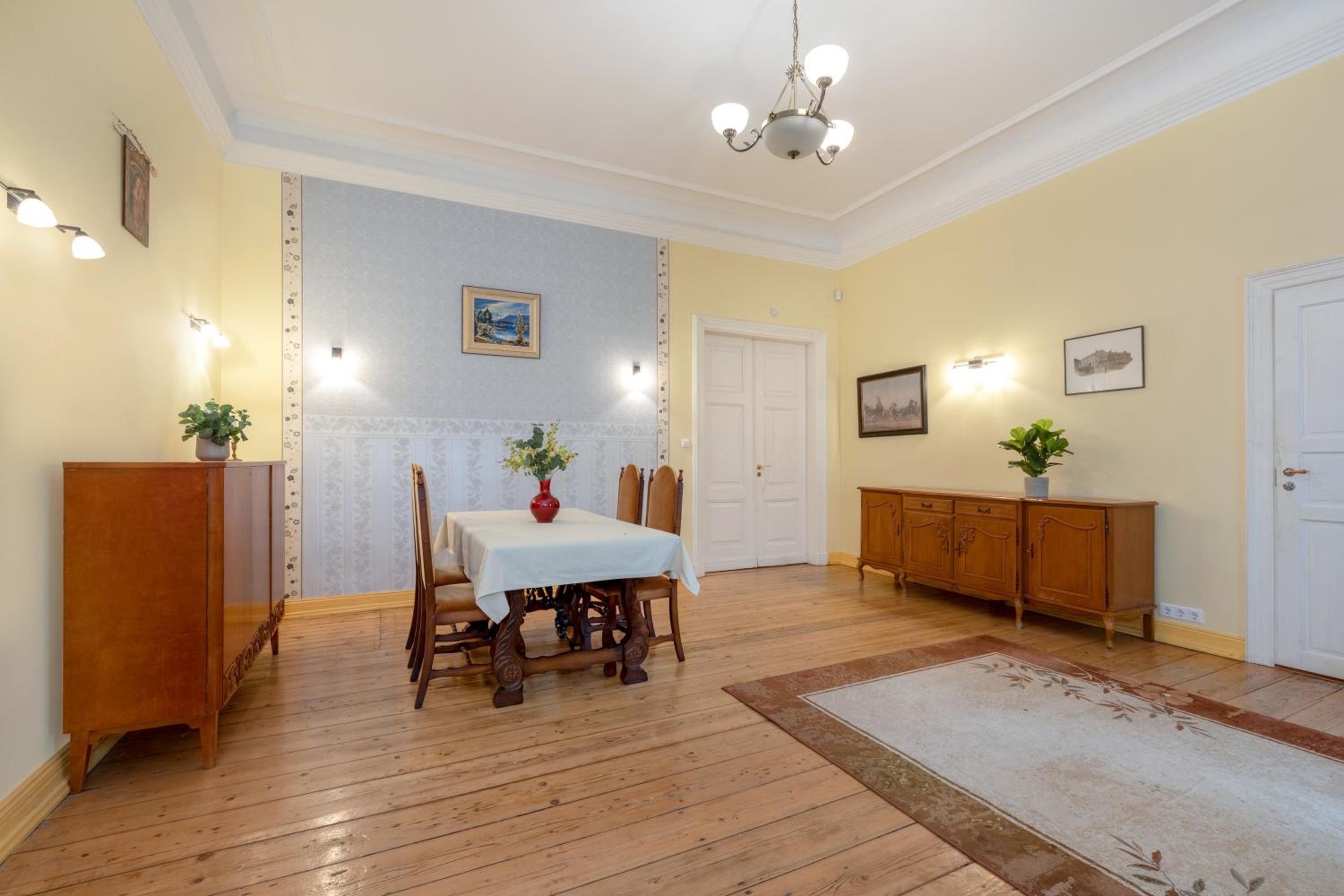 Kursi Summer Manor