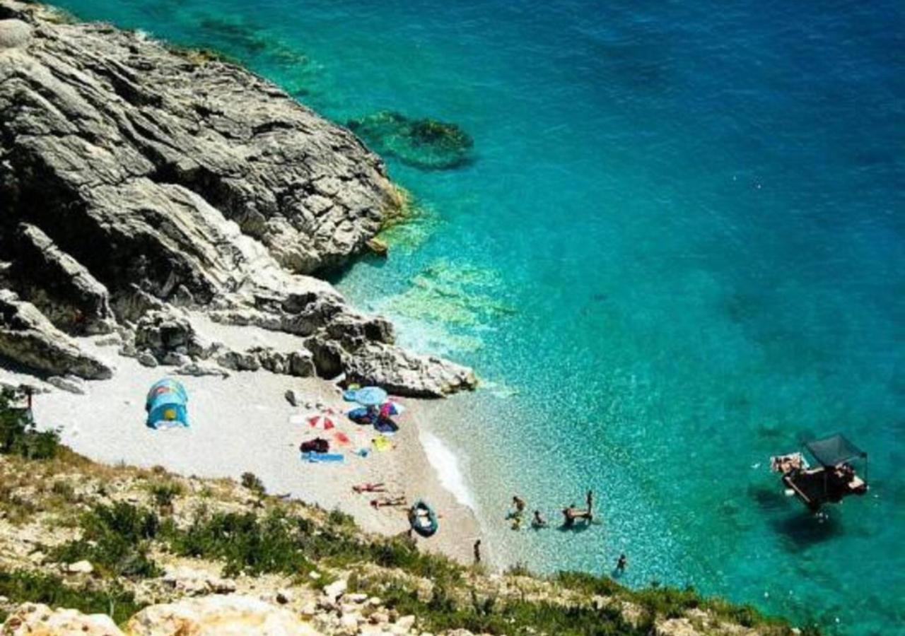 ILLYRIAN Paradise