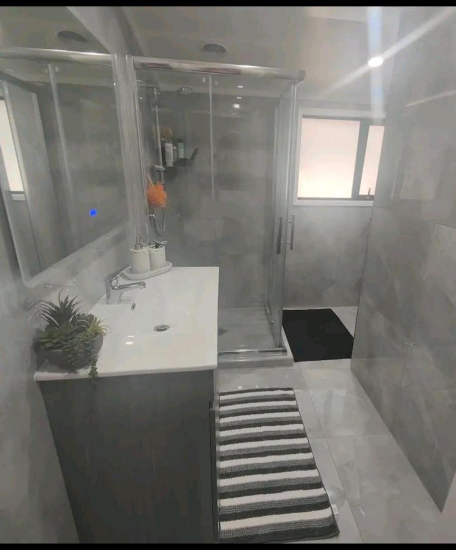 Home Close to Amenities and Airport. photo 4