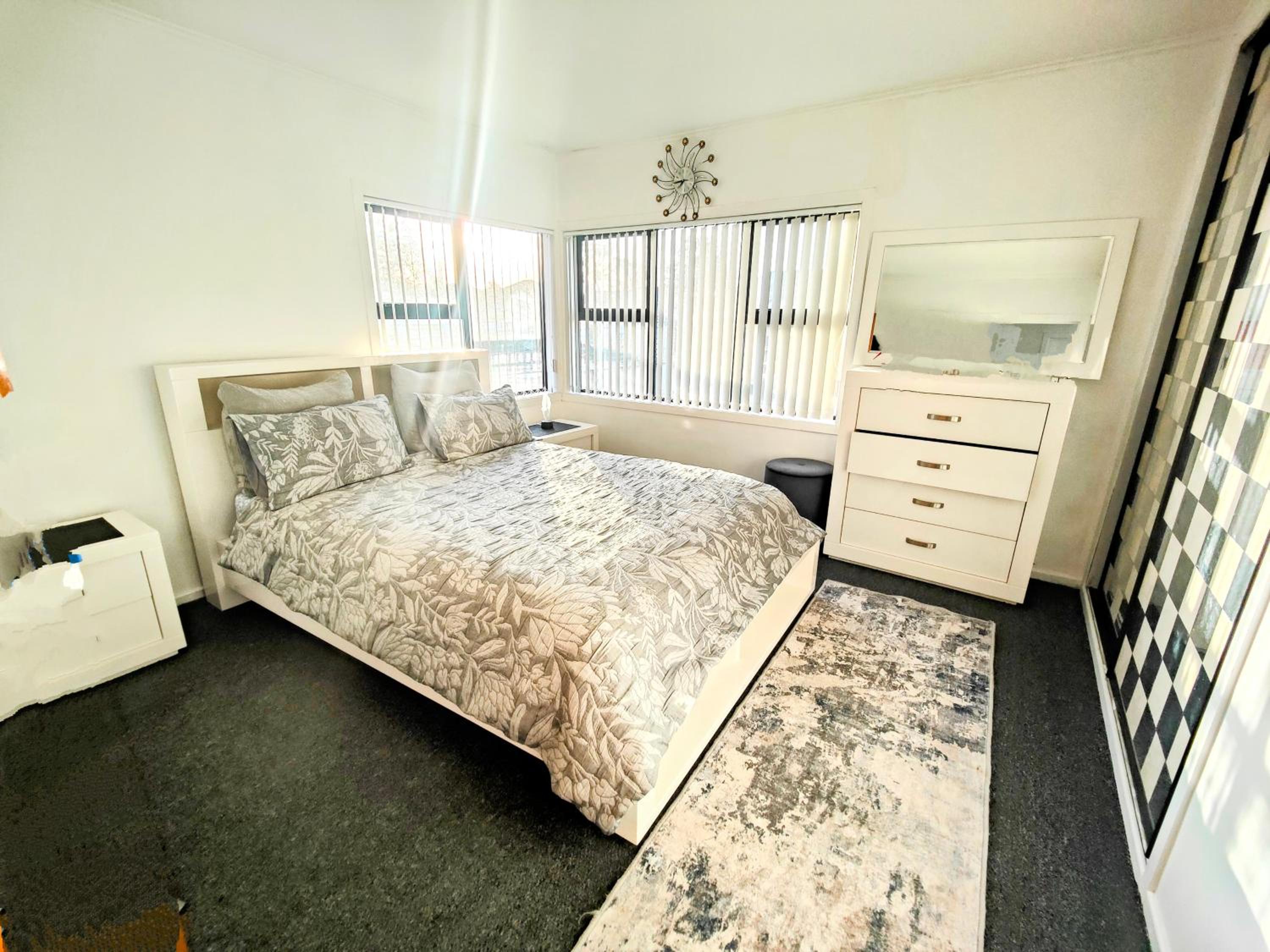 Home Close to Amenities and Airport., photo 11