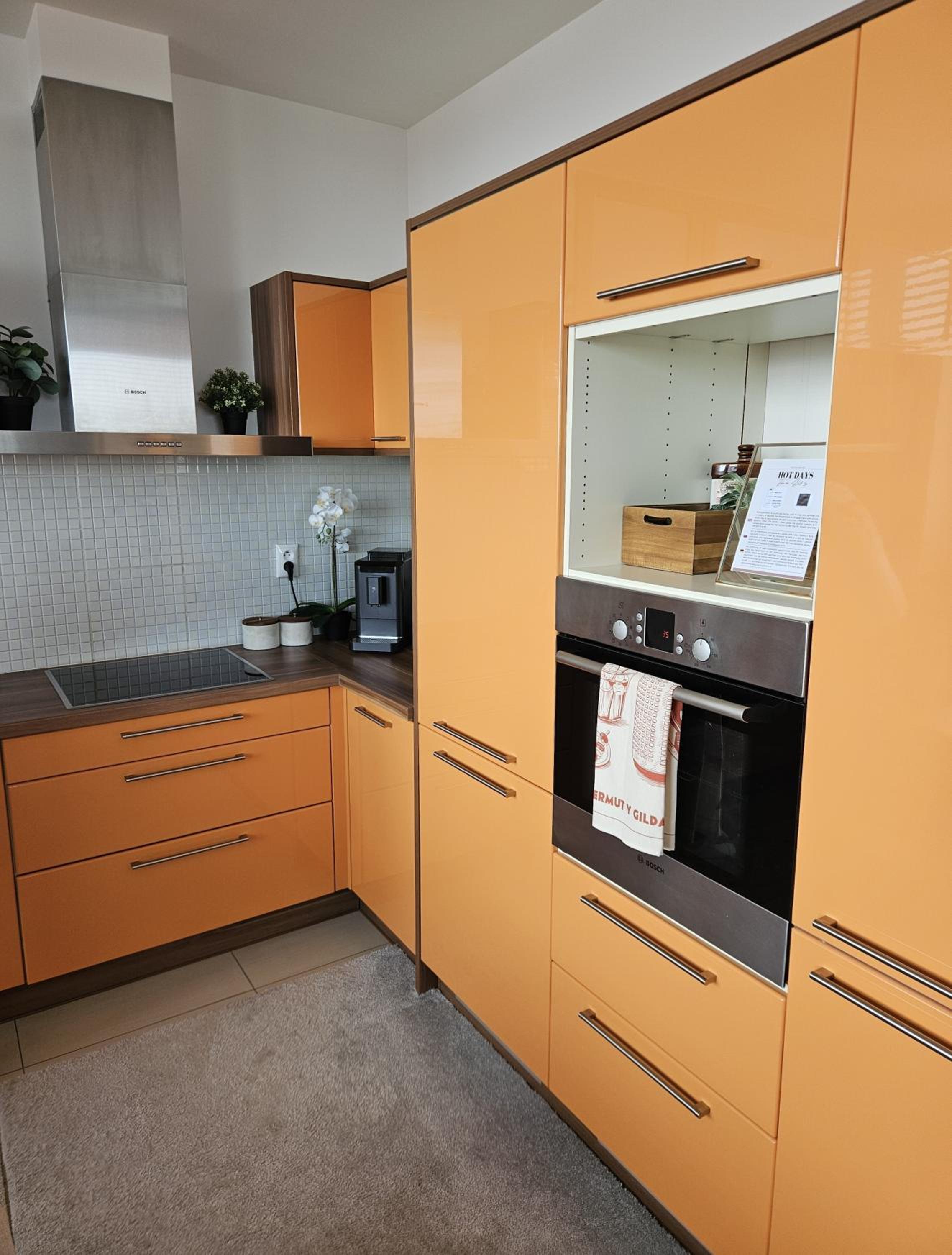 Panorama View Design Apts in Old Town - Free Parking