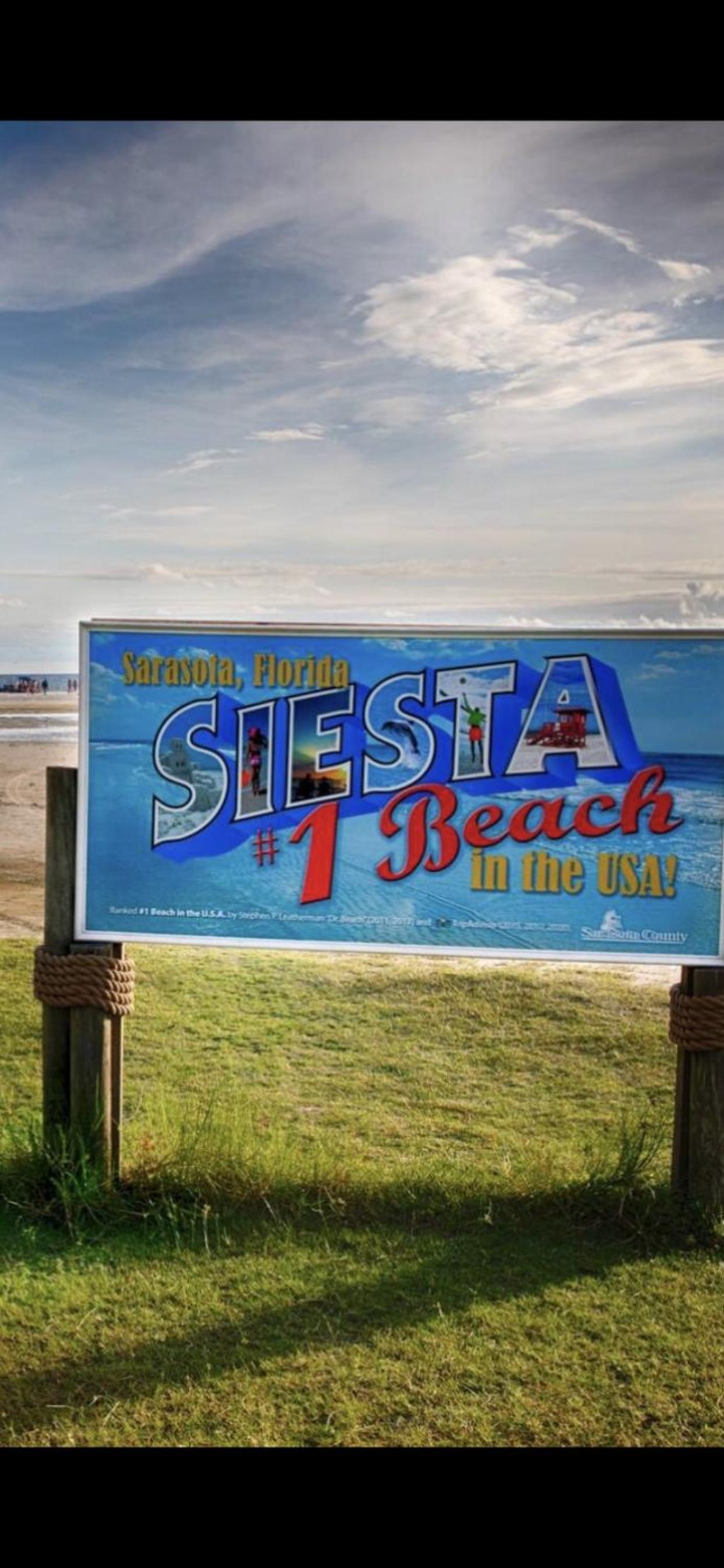 Modern 3bad2bath condo, ground floor, with backyard and shared heated pool, 1 min to food , shopping plaza and 10 min to Siesta Beach view 3