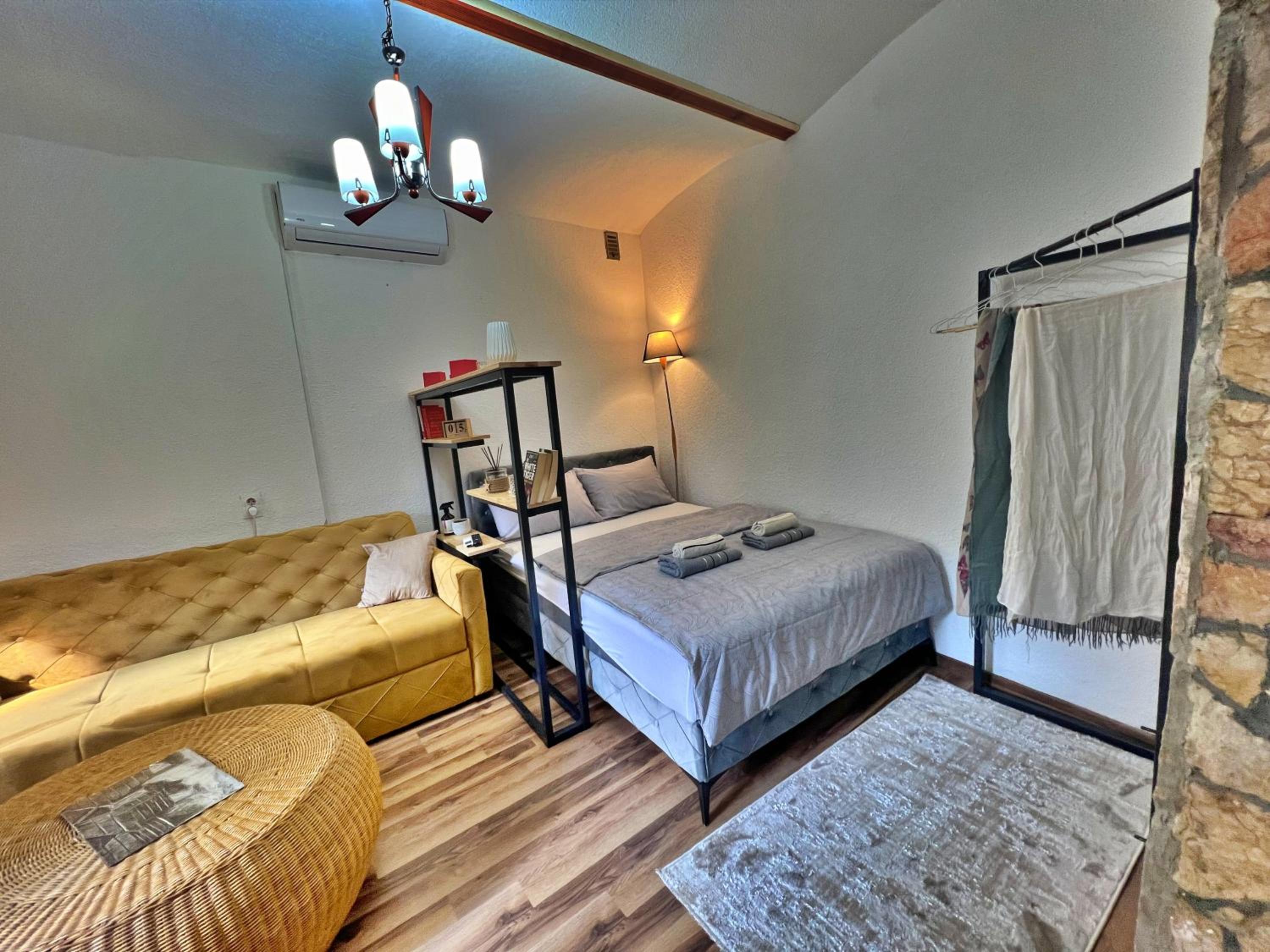 Old Town Studio with Patio