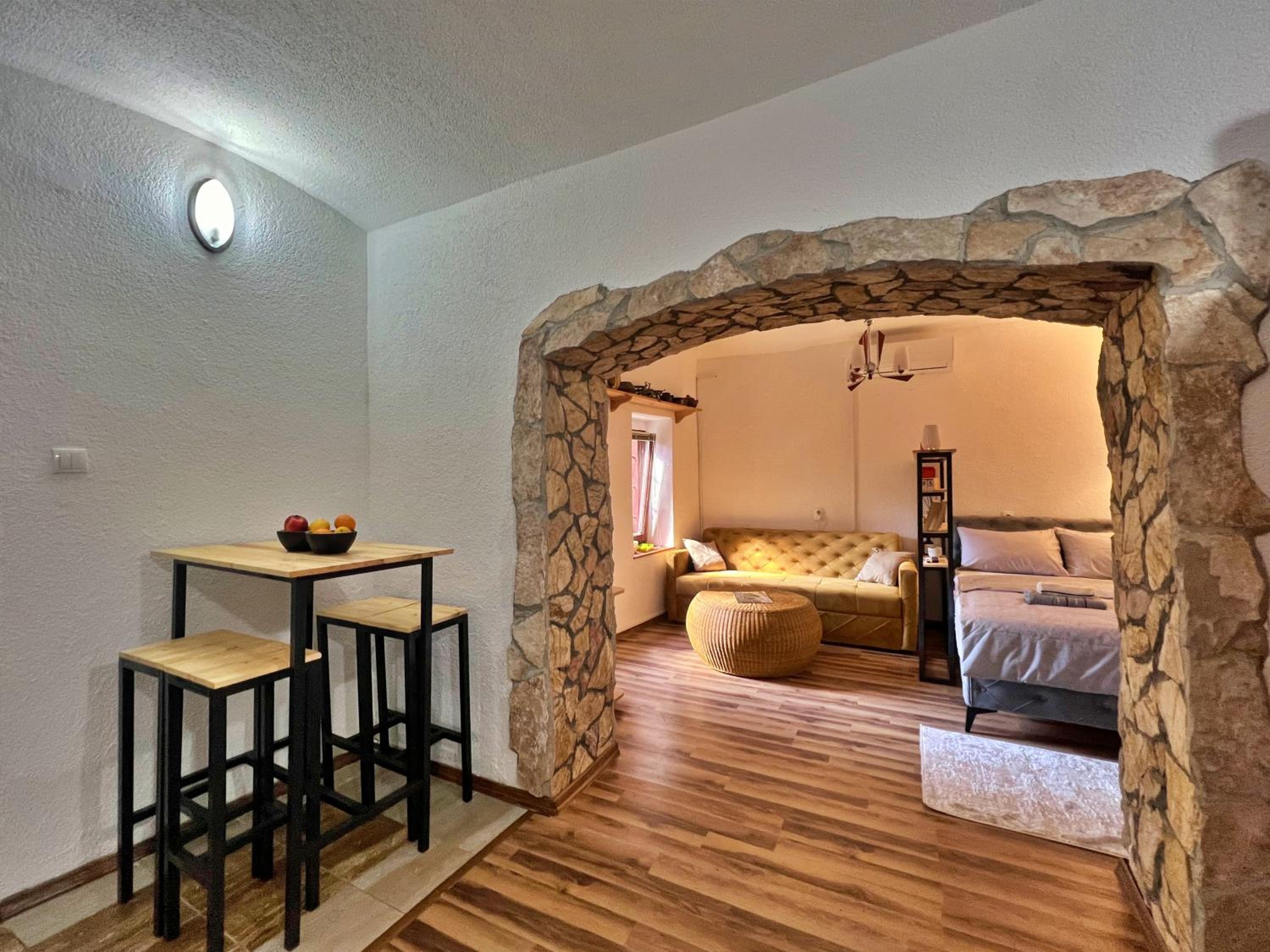 Old Town Studio with Patio