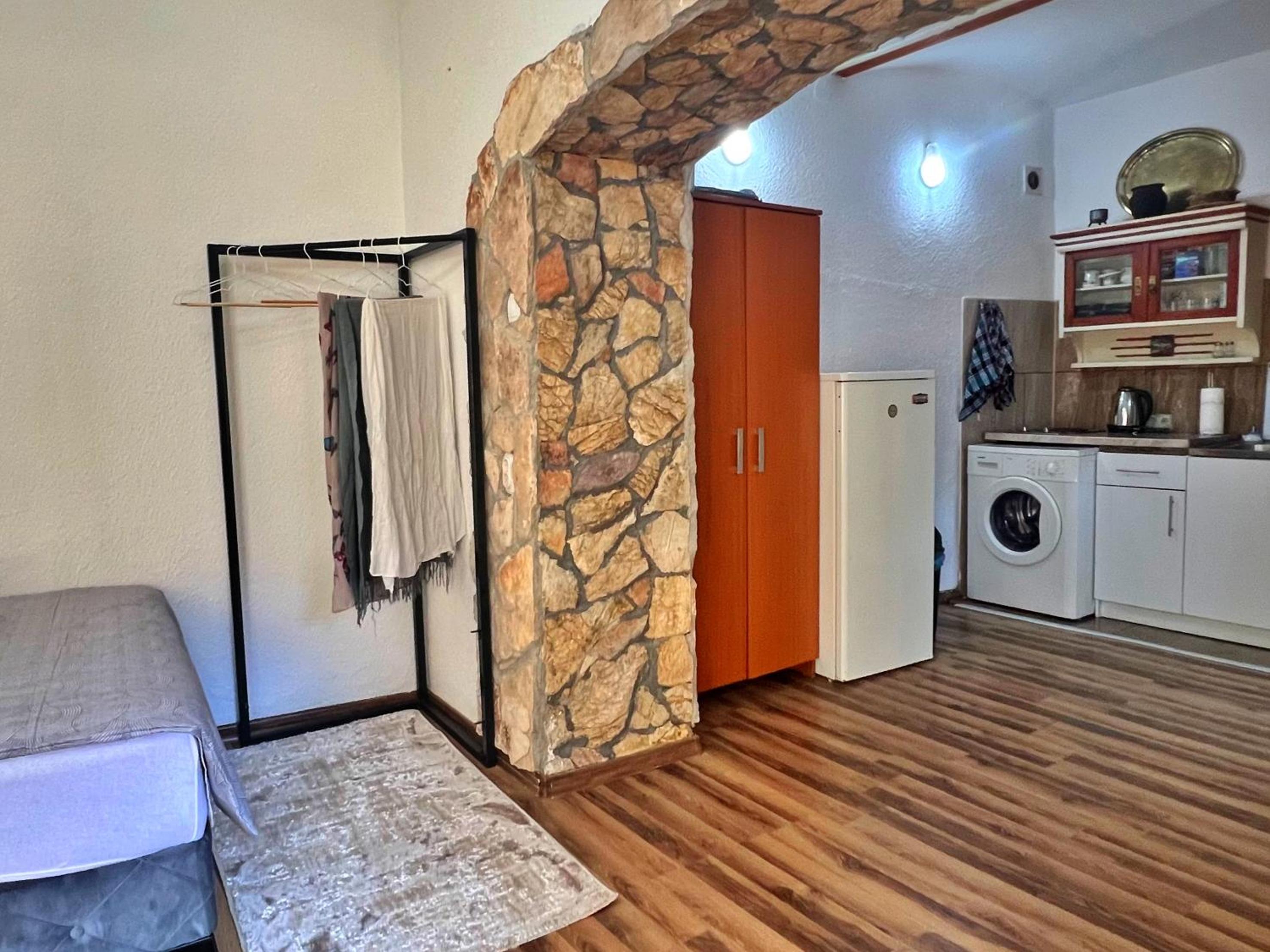 Old Town Studio with Patio