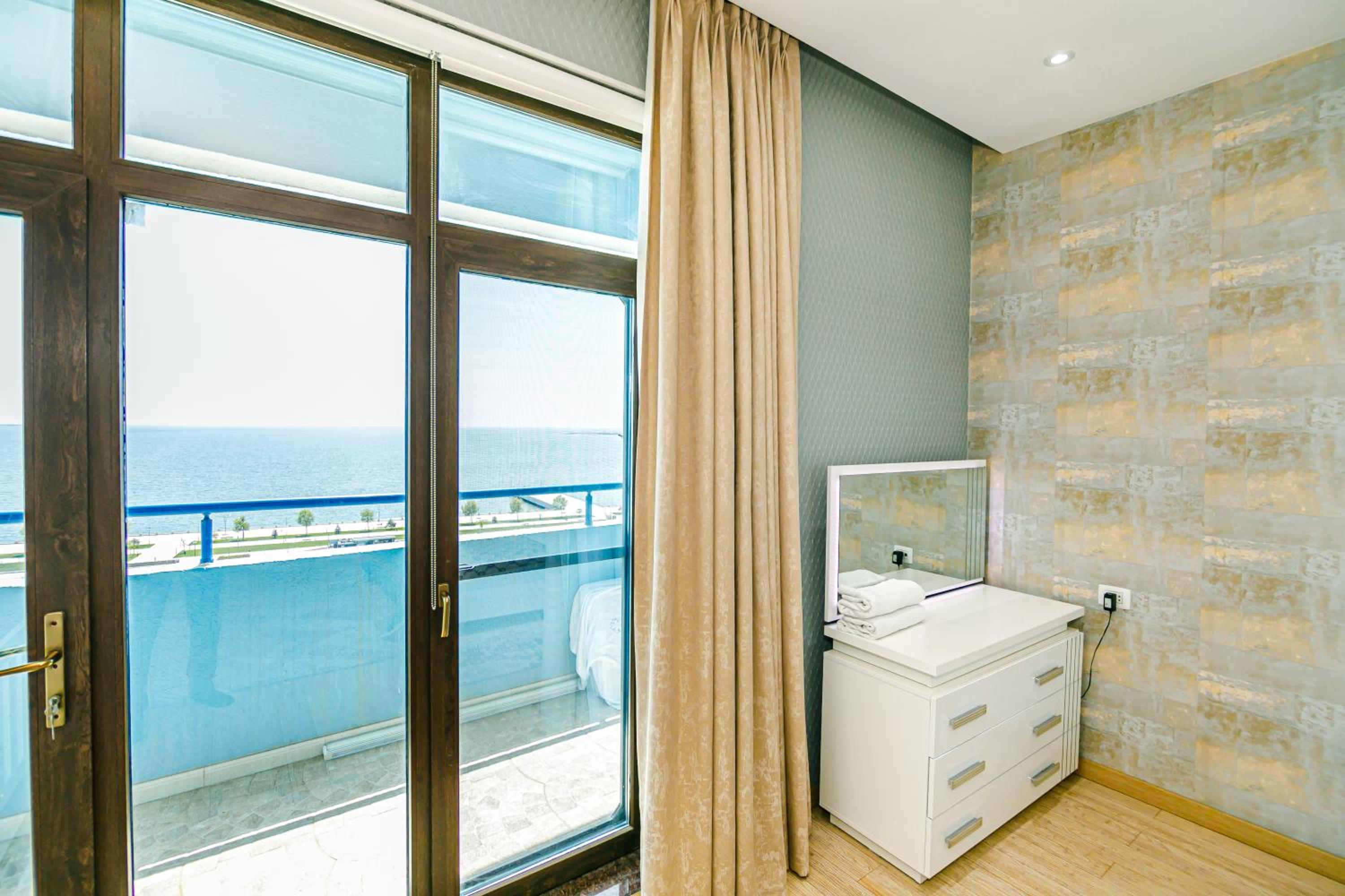 Megafun Sea View B1