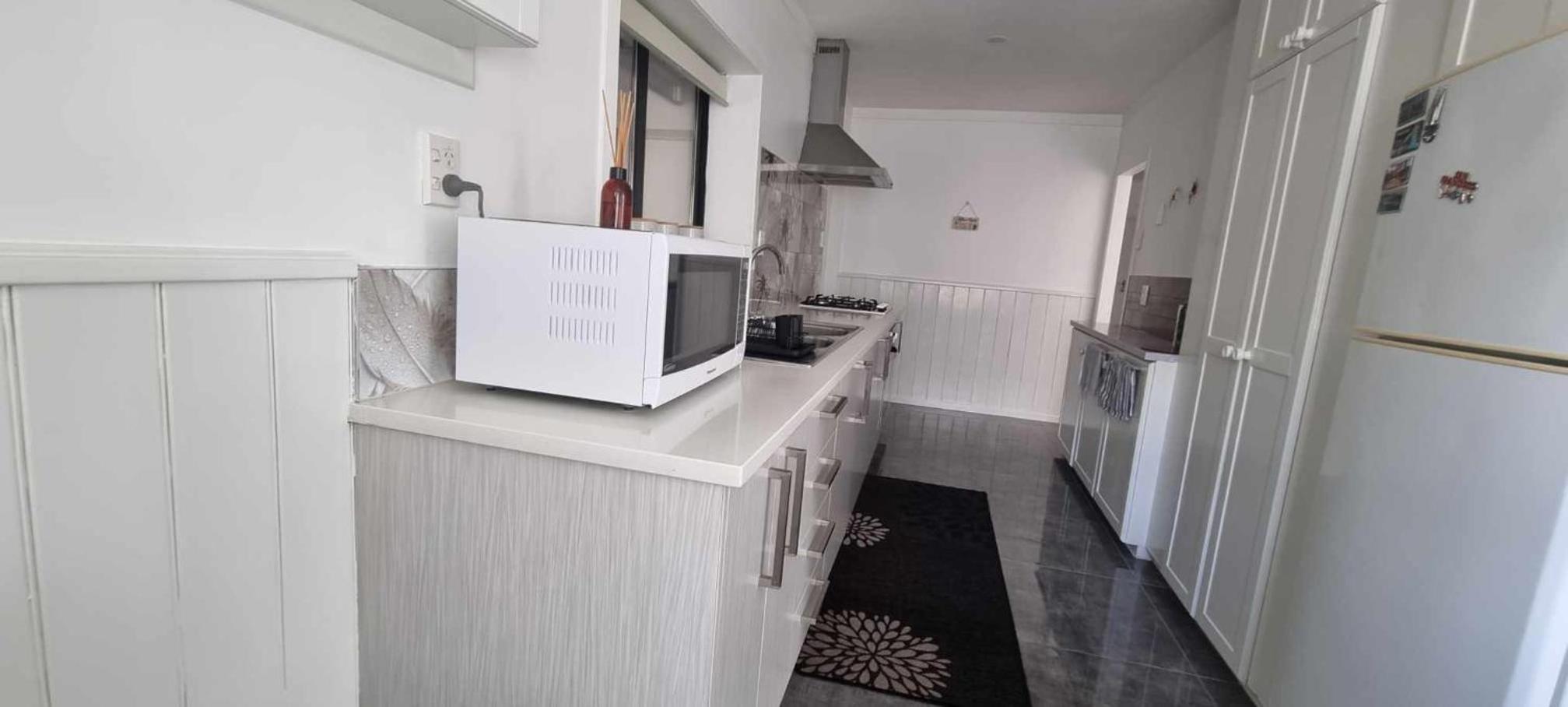 Home Close to Amenities and Airport.