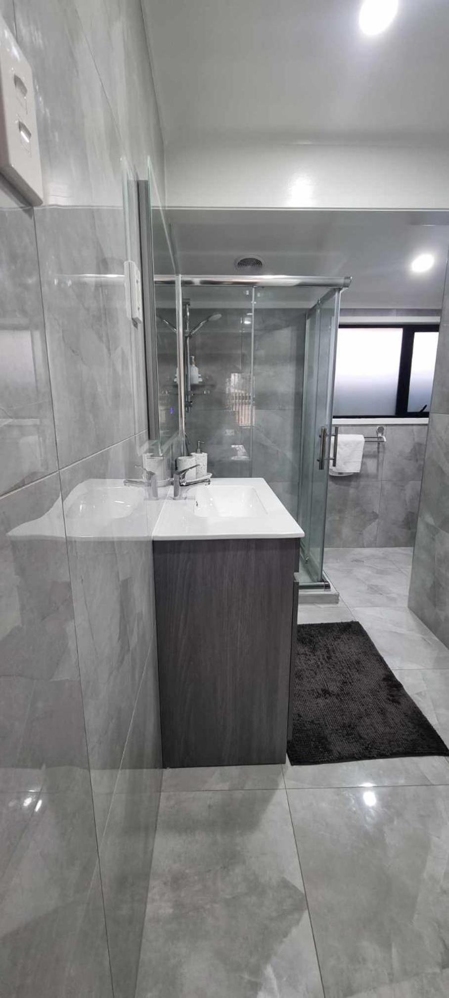 Home Close to Amenities and Airport. photo 5