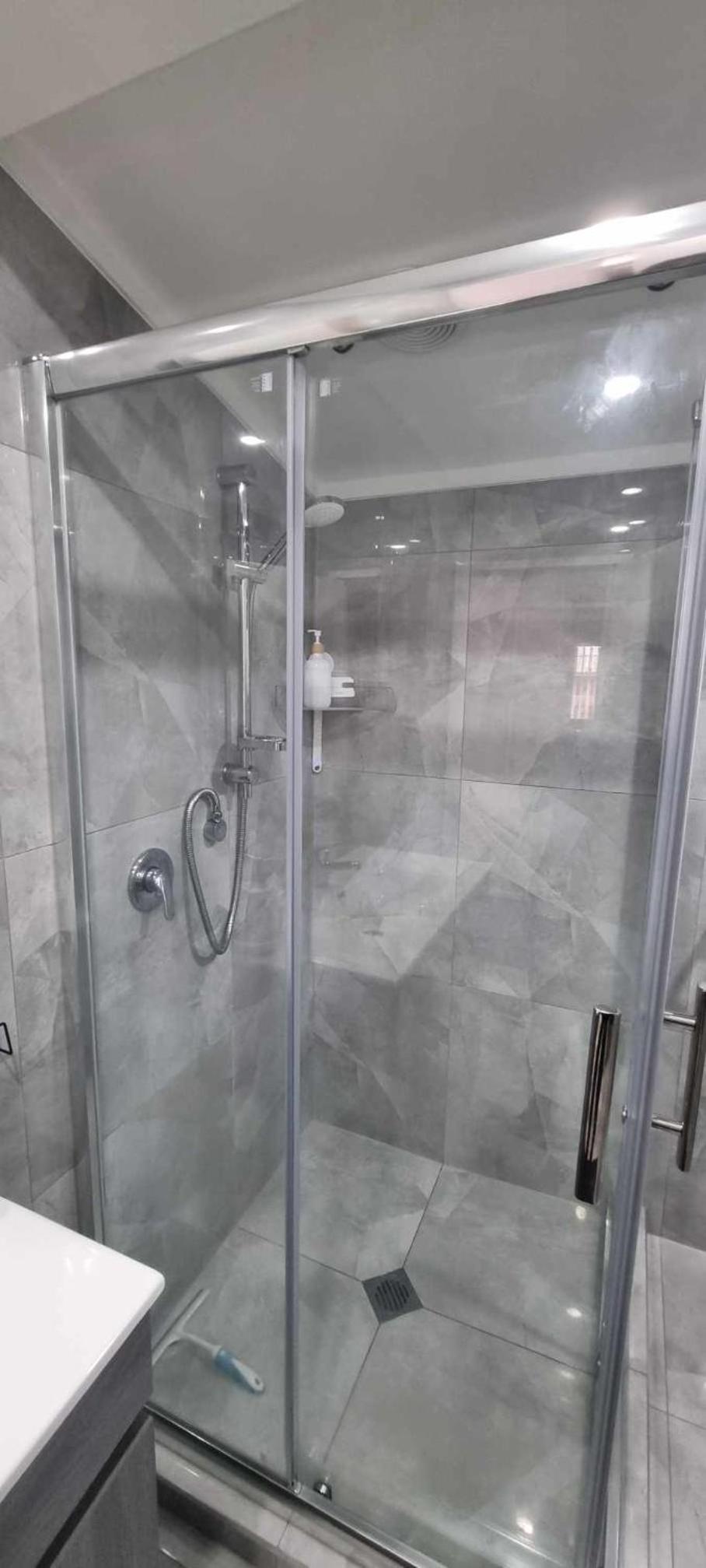 Home Close to Amenities and Airport., photo 10