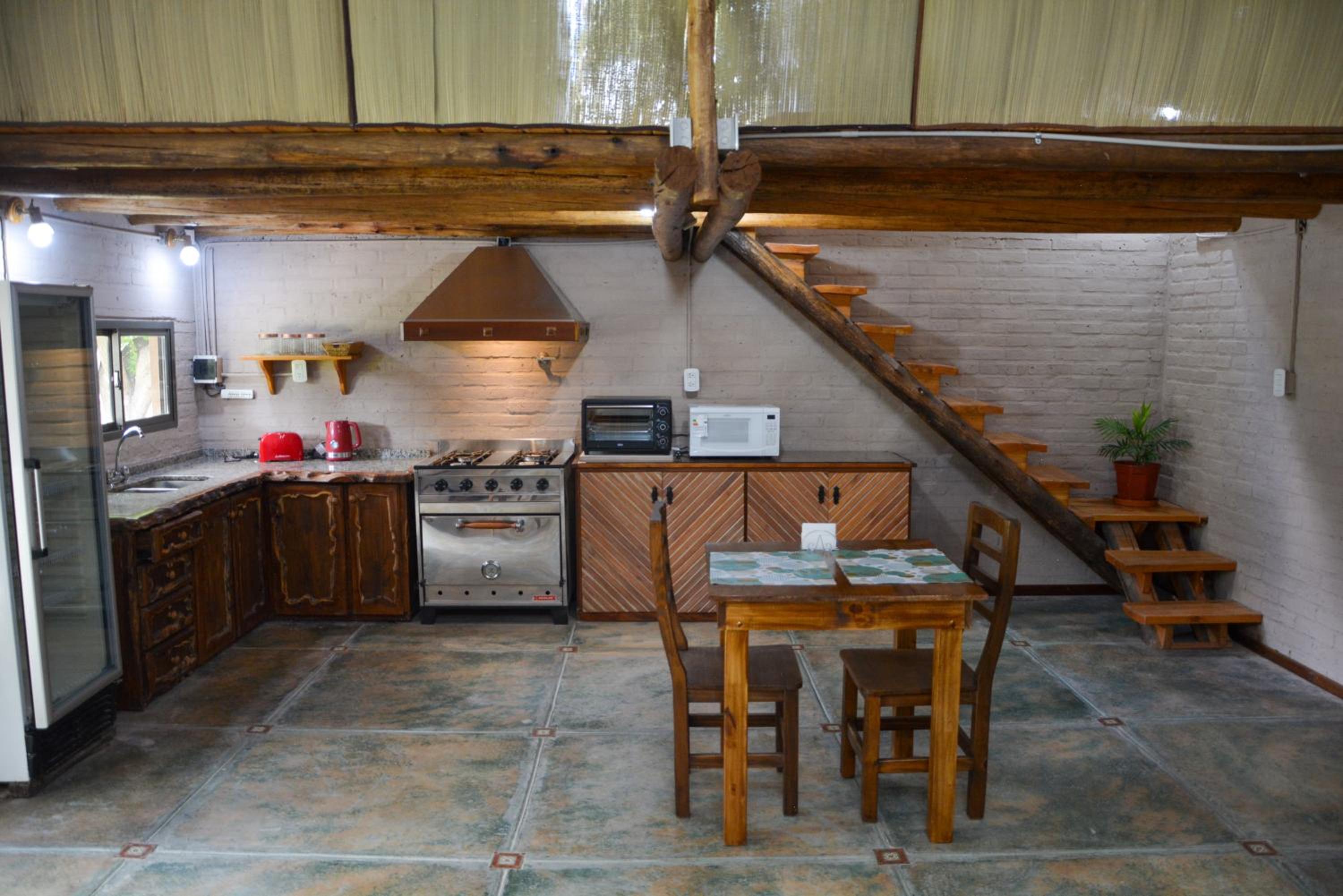 POSADA ROSSINA Habitaciones con baño privado y ambientes compartidos