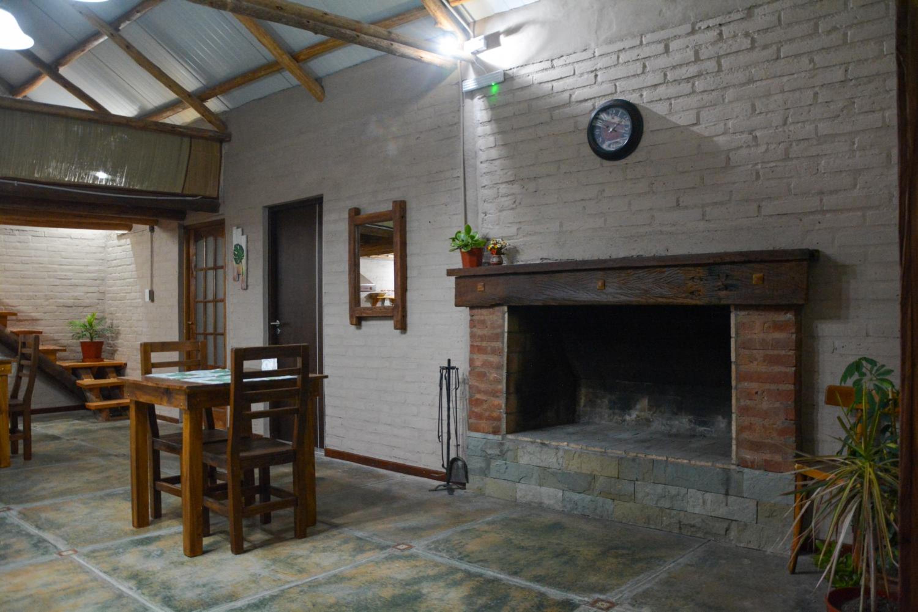 POSADA ROSSINA Habitaciones con baño privado y ambientes compartidos