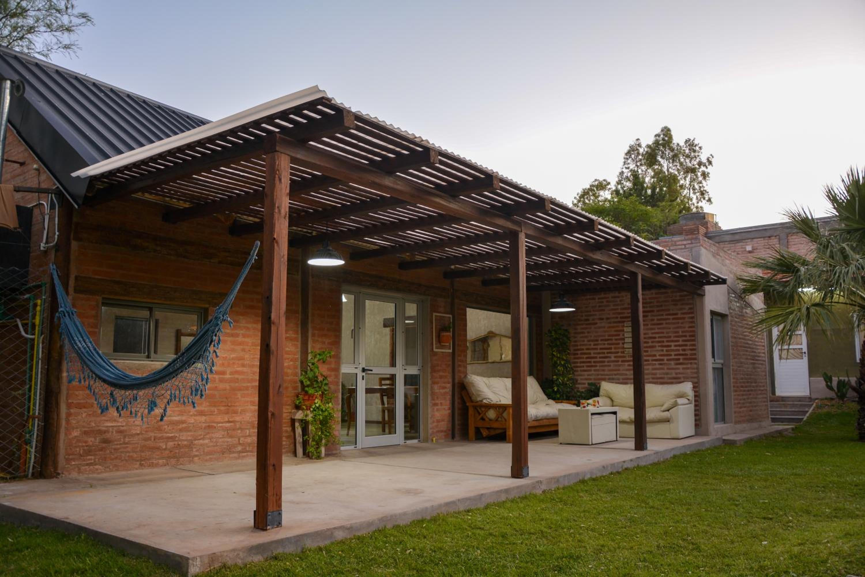 POSADA ROSSINA Habitaciones con baño privado y ambientes compartidos