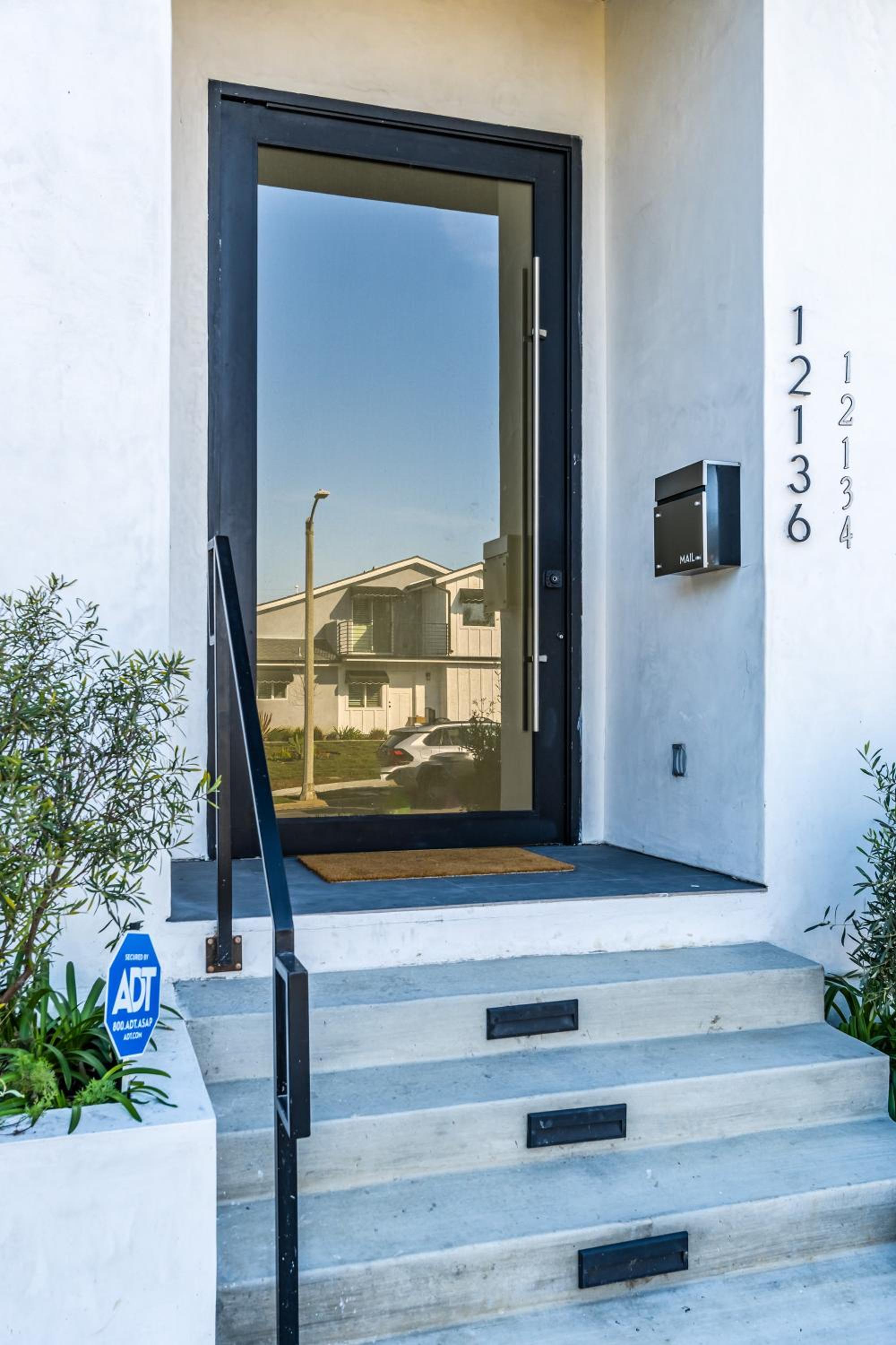 New Lavish Elegant 3BR Home in Mar Vista, Pet Friendly! 10min to Venice Beach!