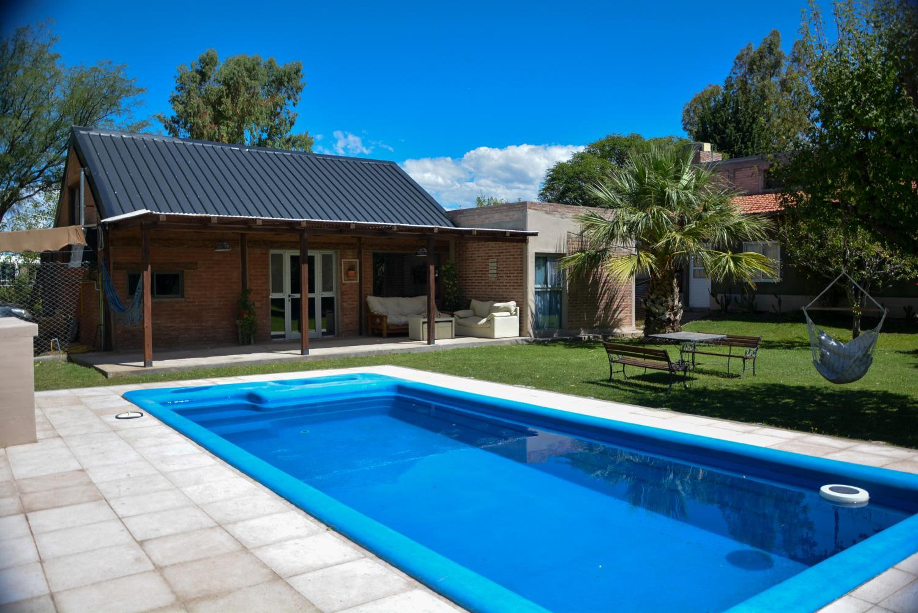 POSADA ROSSINA Habitaciones con baño privado y ambientes compartidos