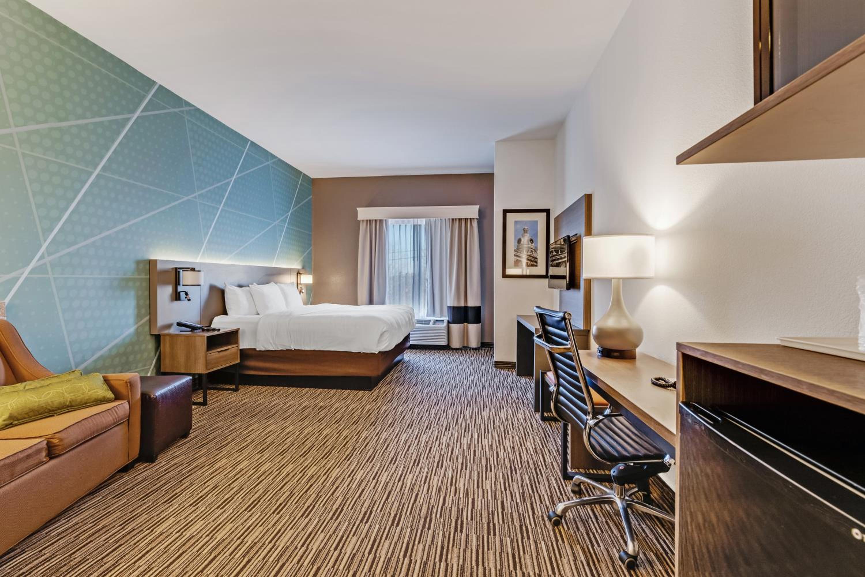 Murfreesboro Vacations - Comfort Suites - Property Image 12