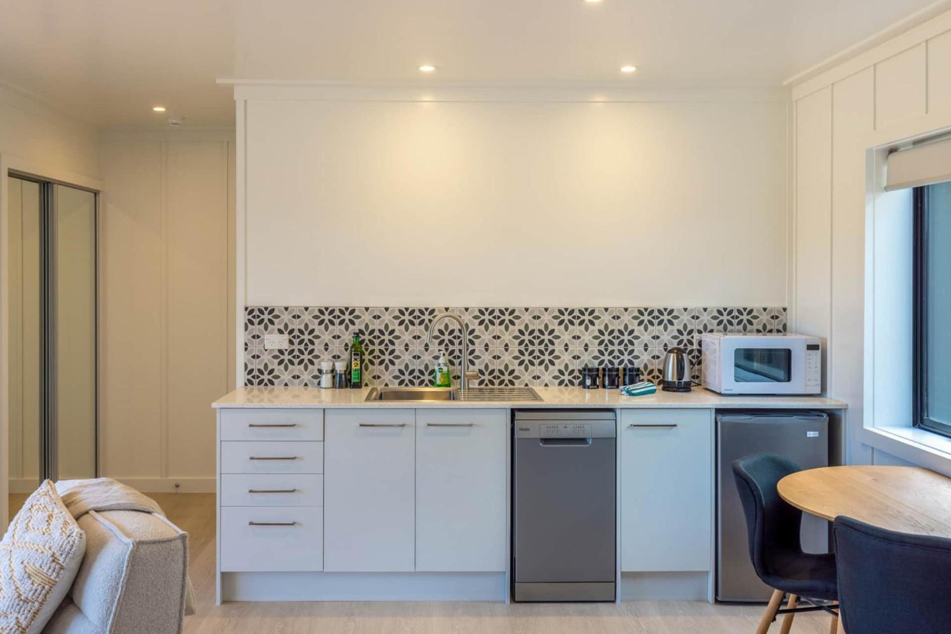 Onetangi Beach Stays Studio 2 - Coast & Country view 2
