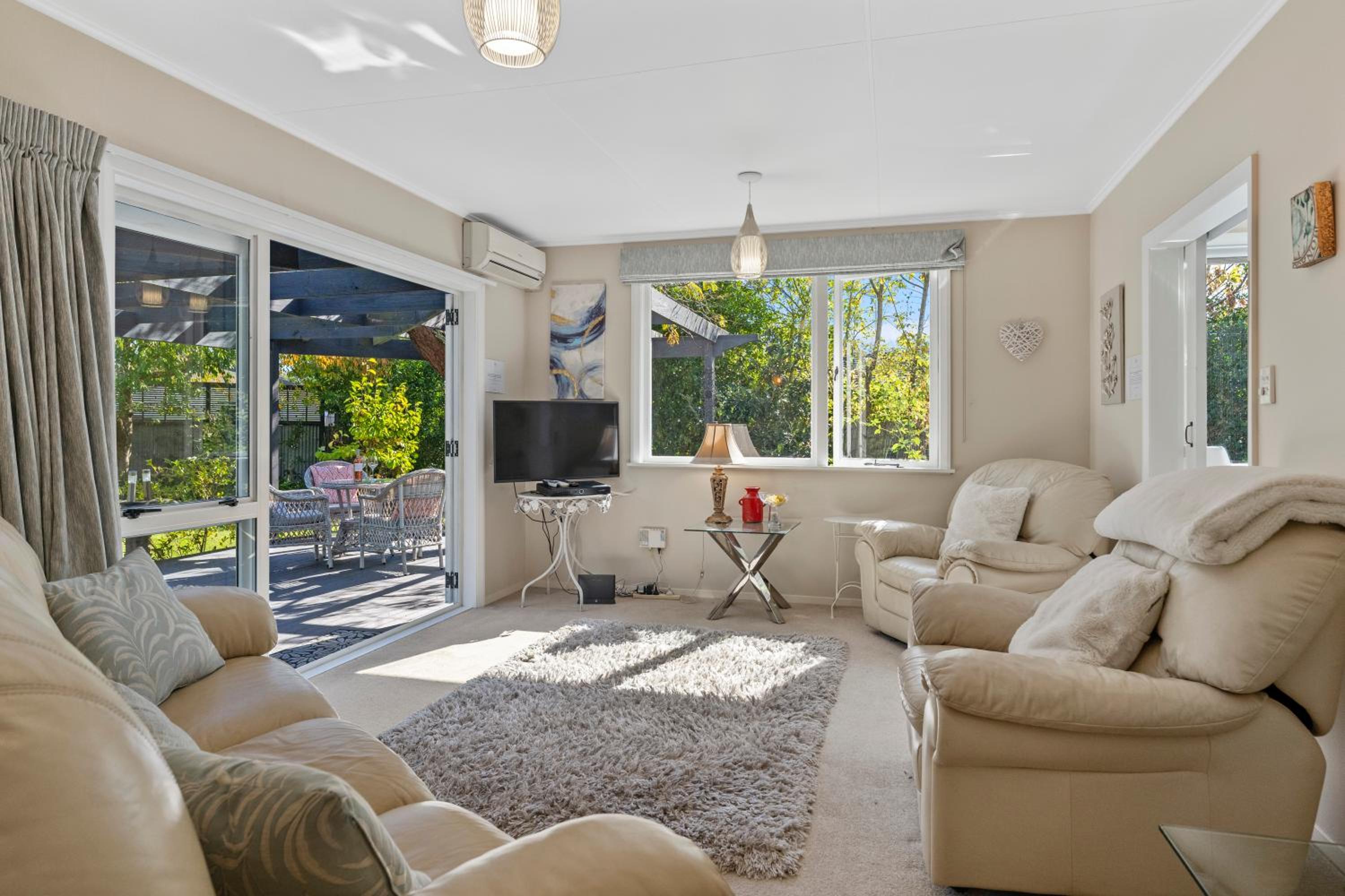 Tui Paradise - Havelock North view 3