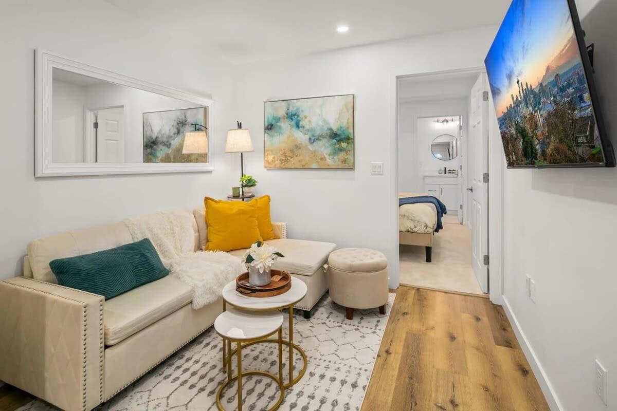Brand New Designer's Stylish 1BR Home - 1min to I5 view 4