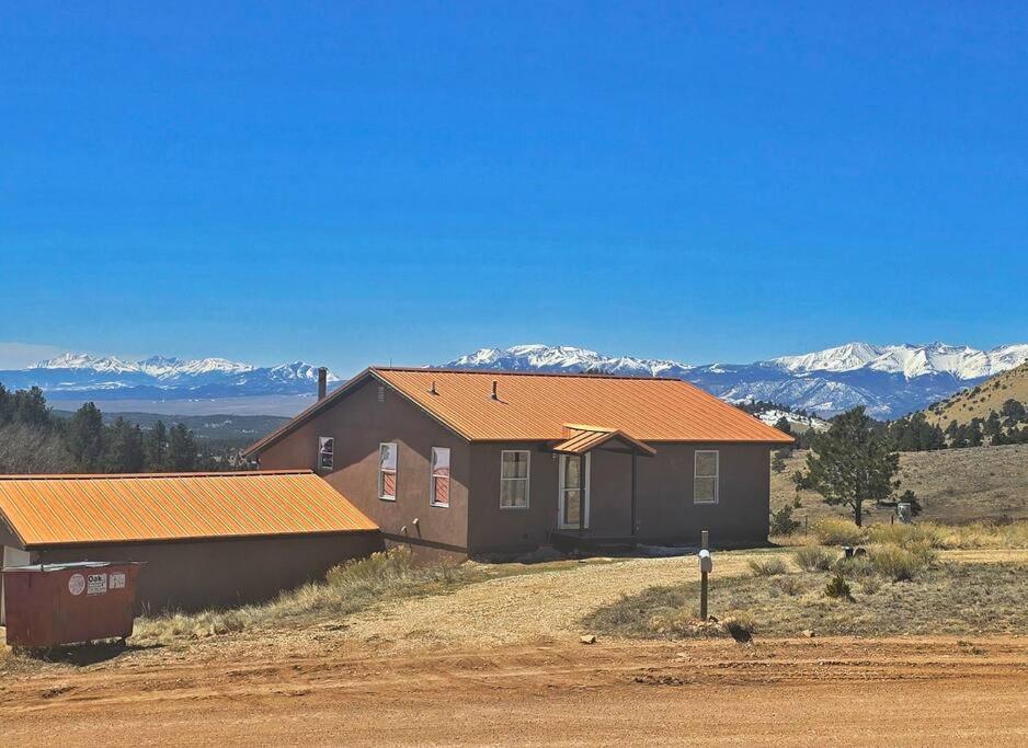 Canon City Vacations - Beautiful quiet getaway in dark skies community. Perfect for a relaxing stay in the mountains - Property Image 1