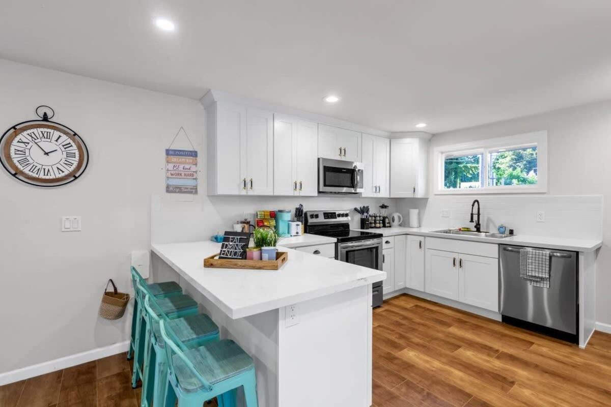 Hidden Renovated Garden Cottage Near Costco I99 view 4