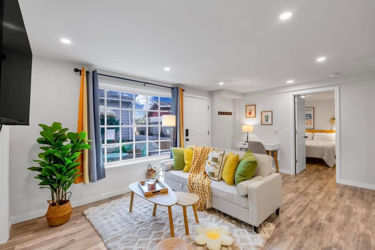 Secret & Cozy Renovated Cottage Near Costco I99 view 4