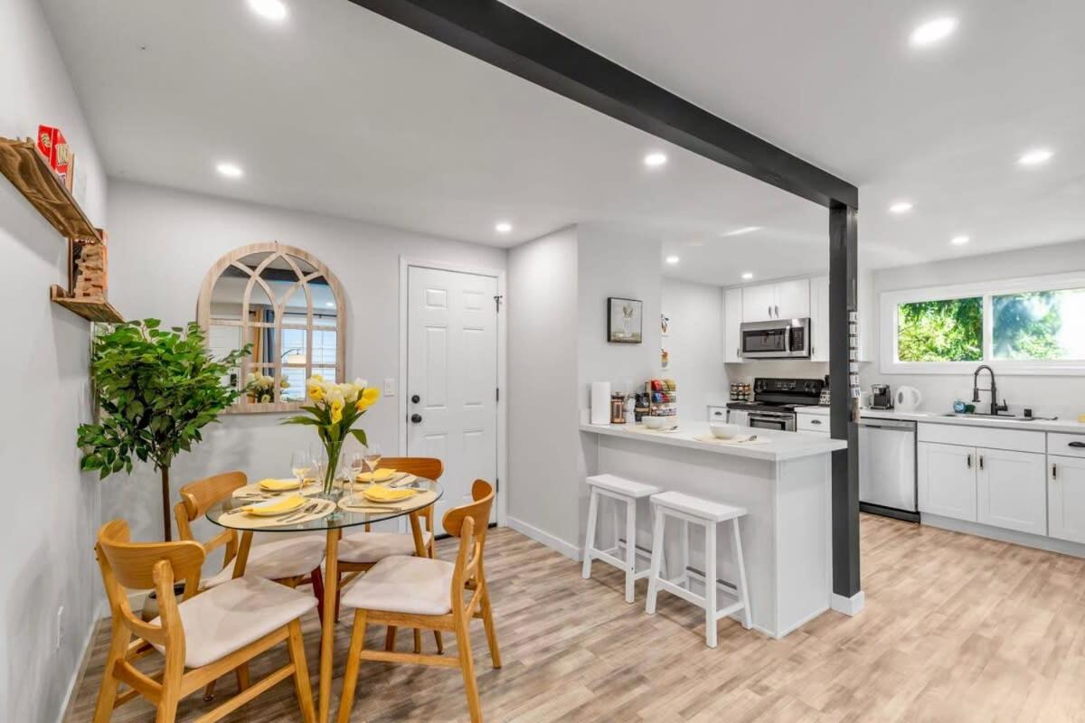 Secret & Cozy Renovated Cottage Near Costco I99 view 5