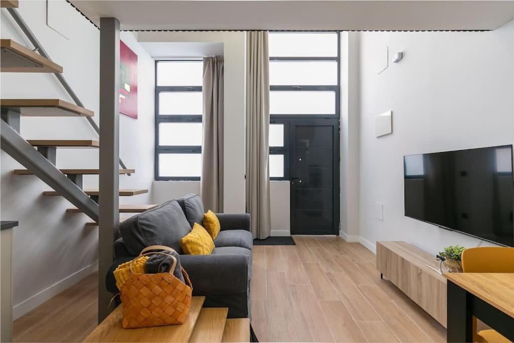 Nice new duplex in front of Palacio VistaAlegre