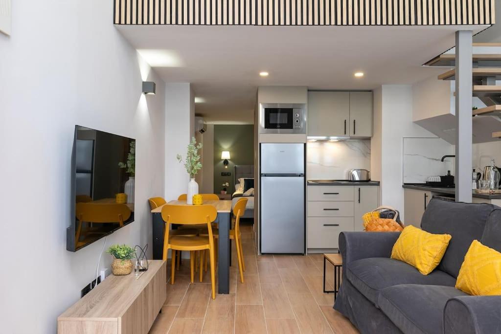 Nice new duplex in front of Palacio VistaAlegre