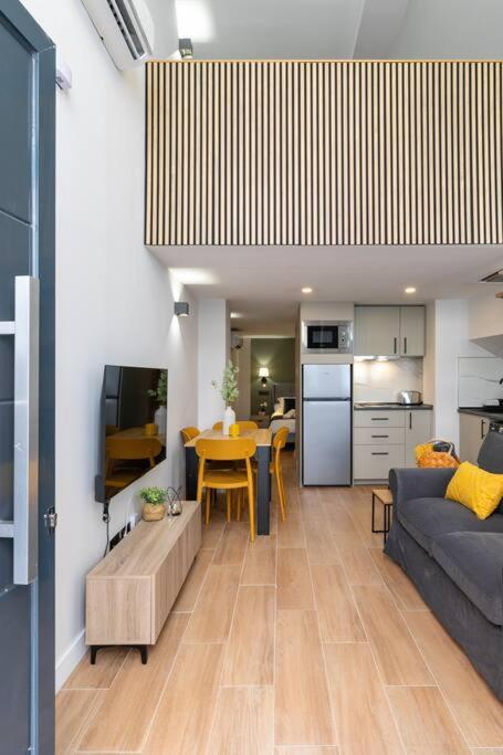 Nice new duplex in front of Palacio VistaAlegre