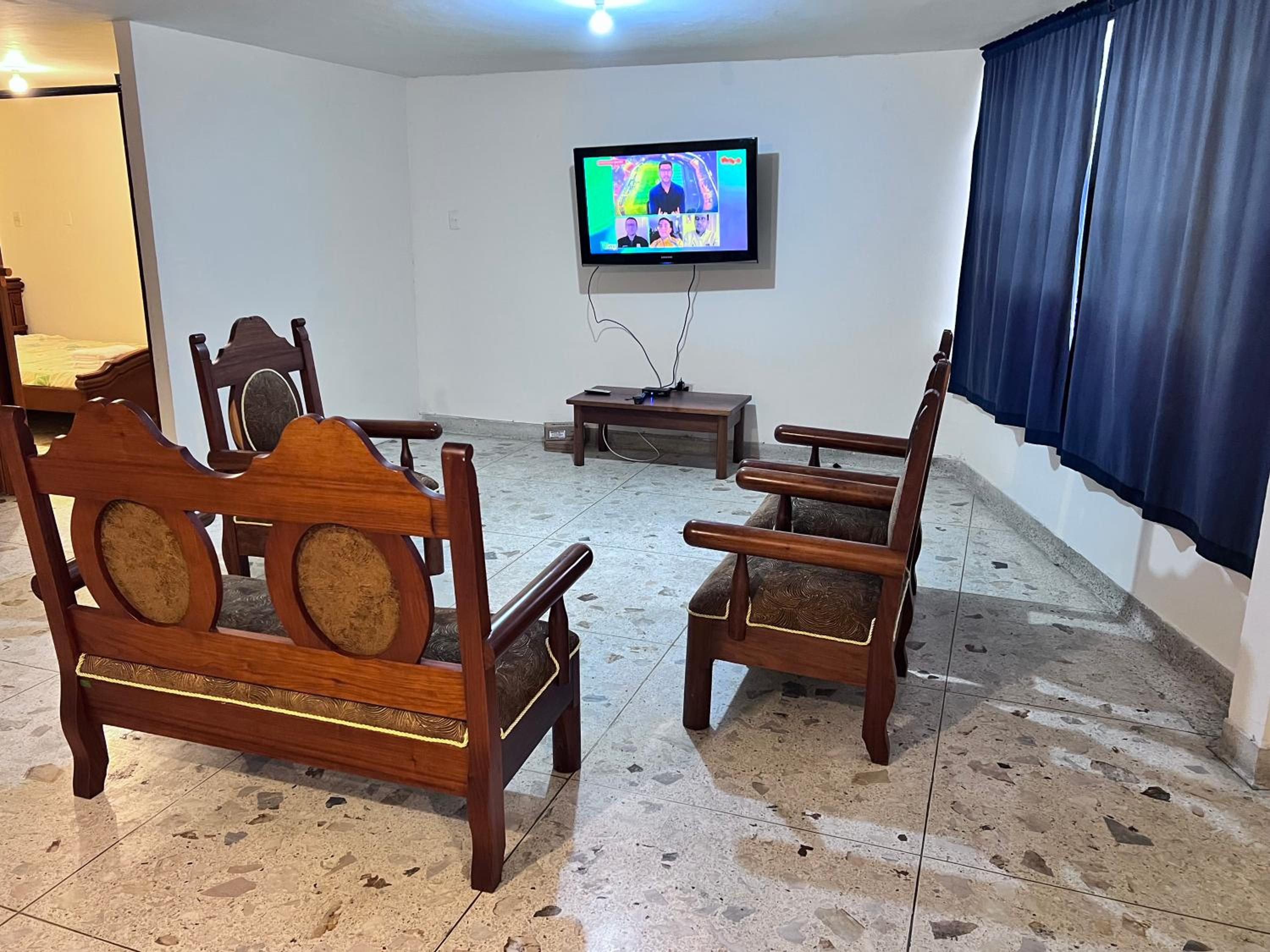 Zona Rosa Barrio Granada - Apartamento grande y cómodo - Cozy large apartment Near tourist attractions
