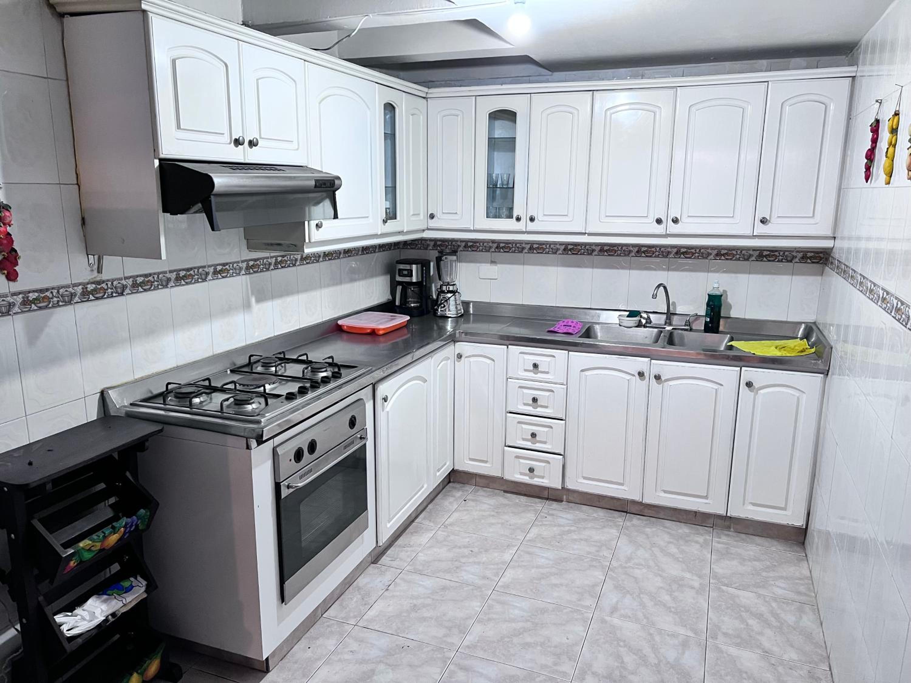 Zona Rosa Barrio Granada - Apartamento grande y cómodo - Cozy large apartment Near tourist attractions